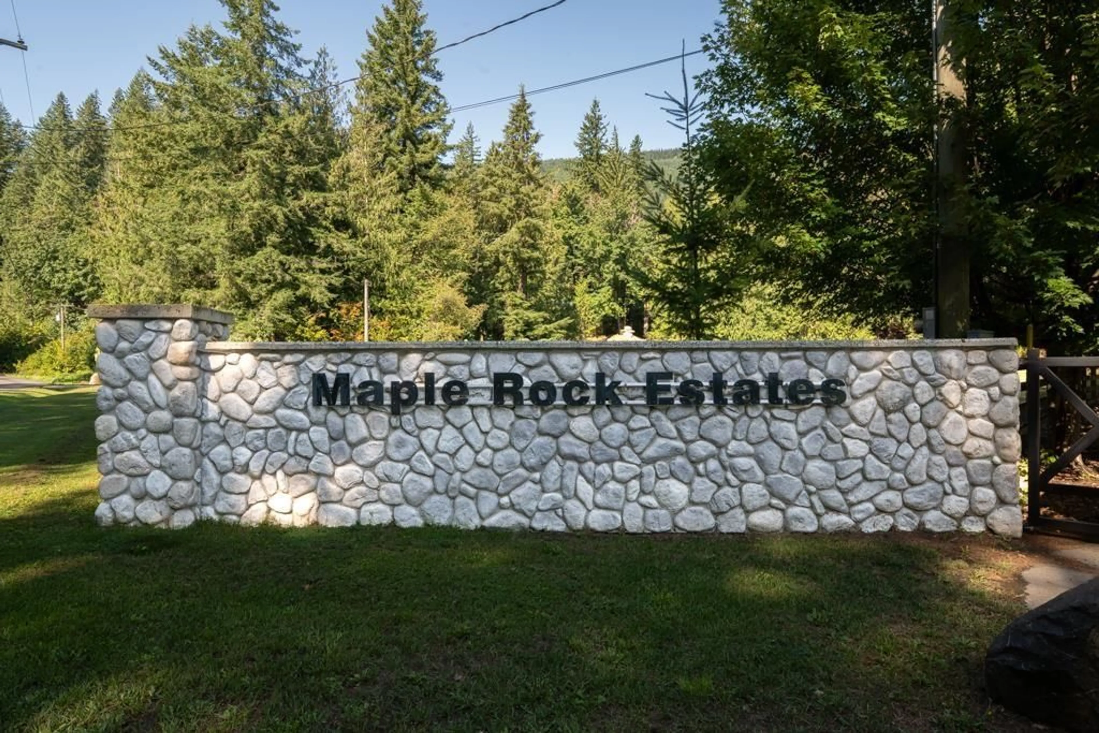 Indoor foyer for 1400 MAPLE ROCK DRIVE, Columbia Valley British Columbia V2R4X5