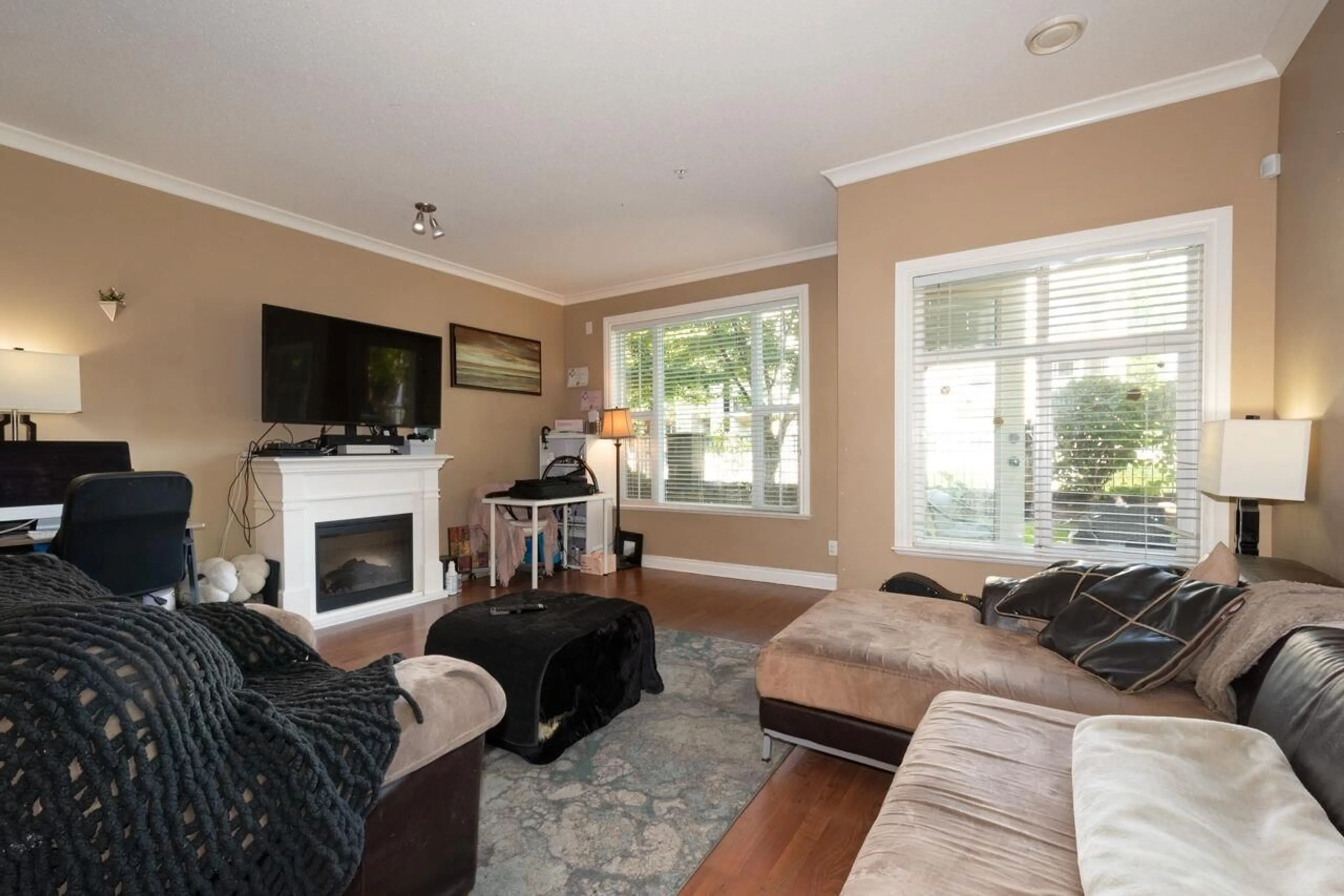 Living room with furniture, unknown for 101 - 20286 53A, Langley British Columbia V3A0A8