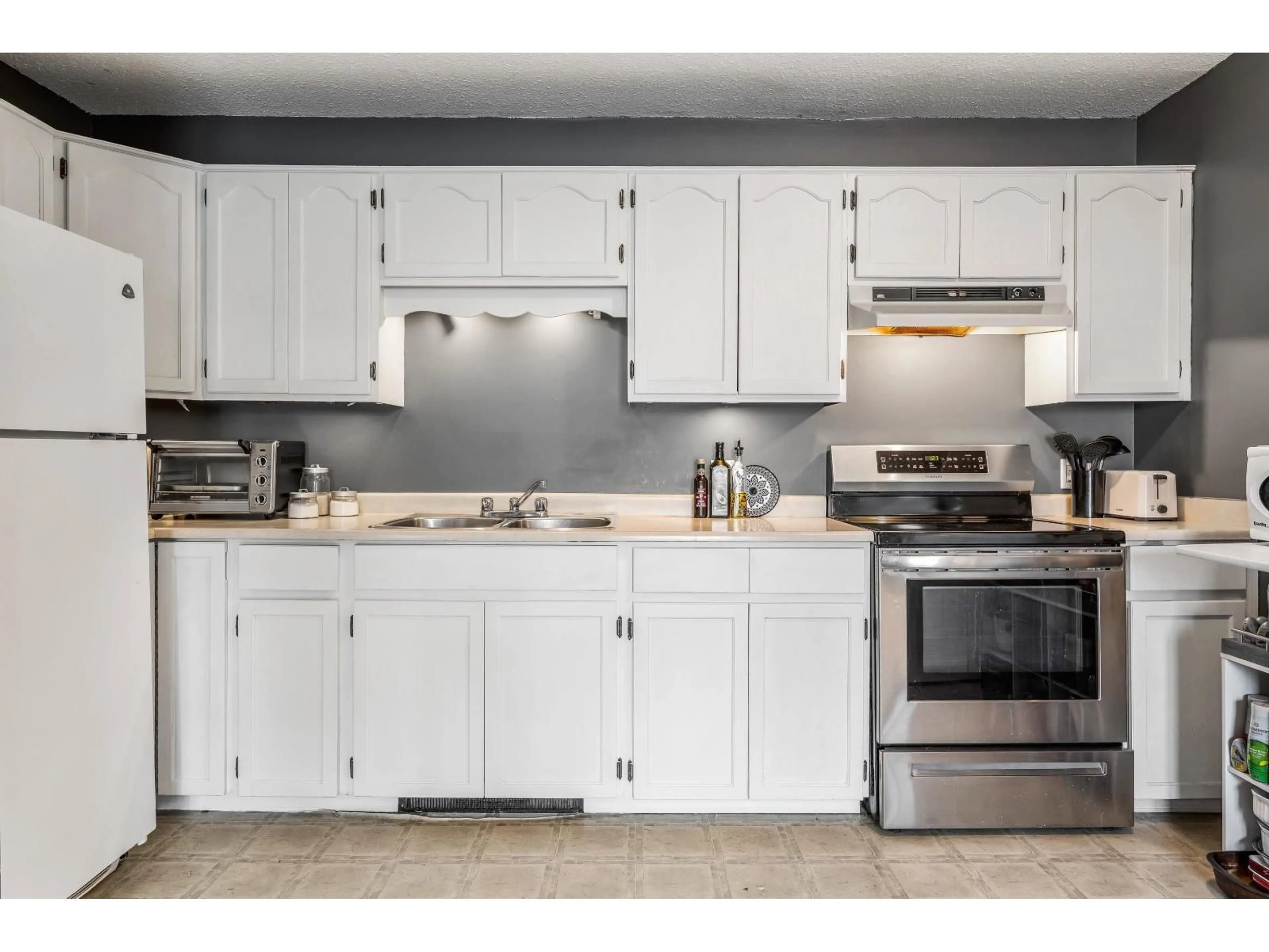Standard kitchen, unknown for 6 - 45882 CHEAM AVENUE, Chilliwack British Columbia V2P1N6