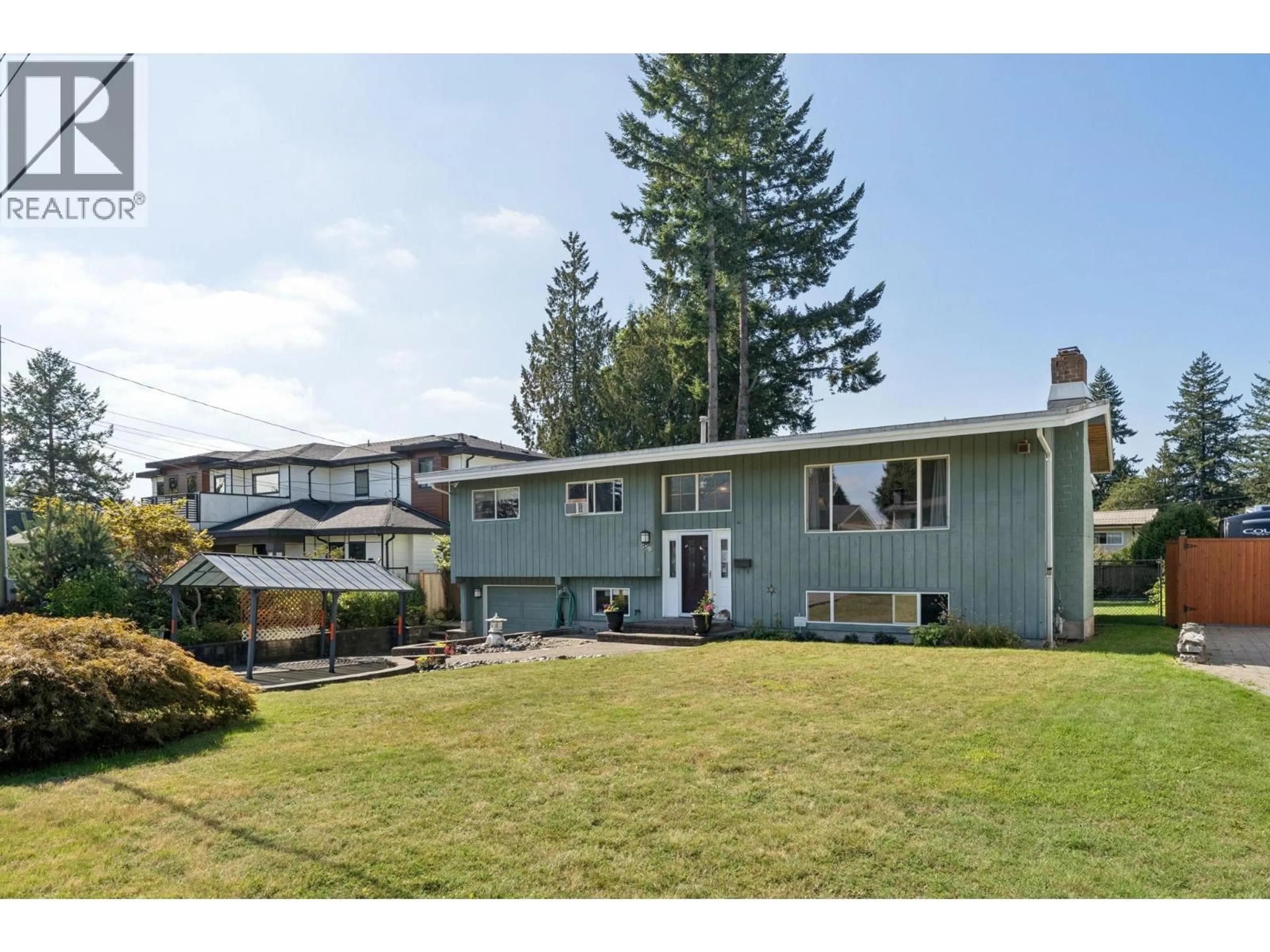 A pic from outside/outdoor area/front of a property/back of a property/a pic from drone, unknown for 558 DRAYCOTT STREET, Coquitlam British Columbia V3J6M6