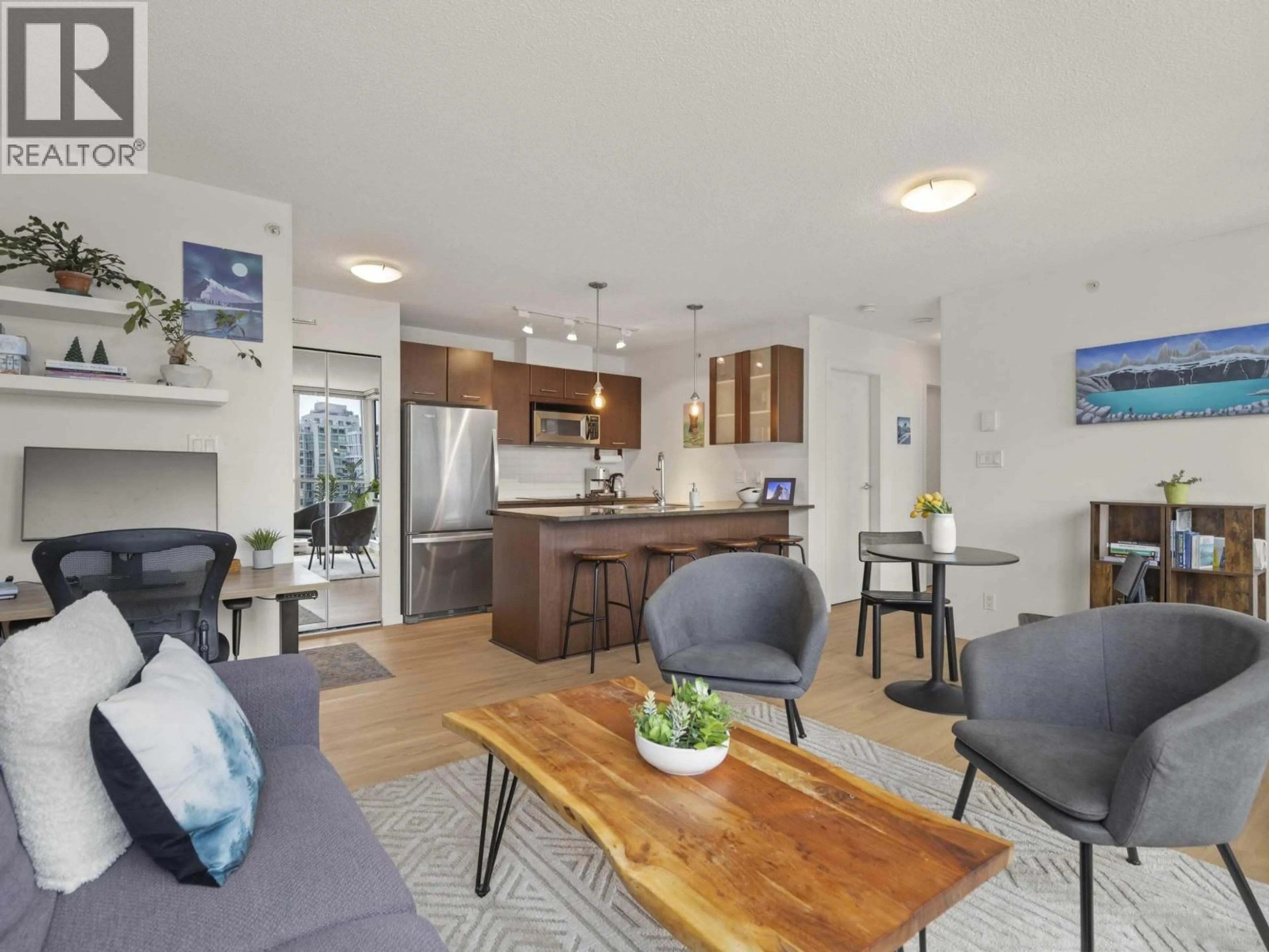 Open concept kitchen, unknown for 1501 - 1199 SEYMOUR STREET, Vancouver British Columbia V6B1K3