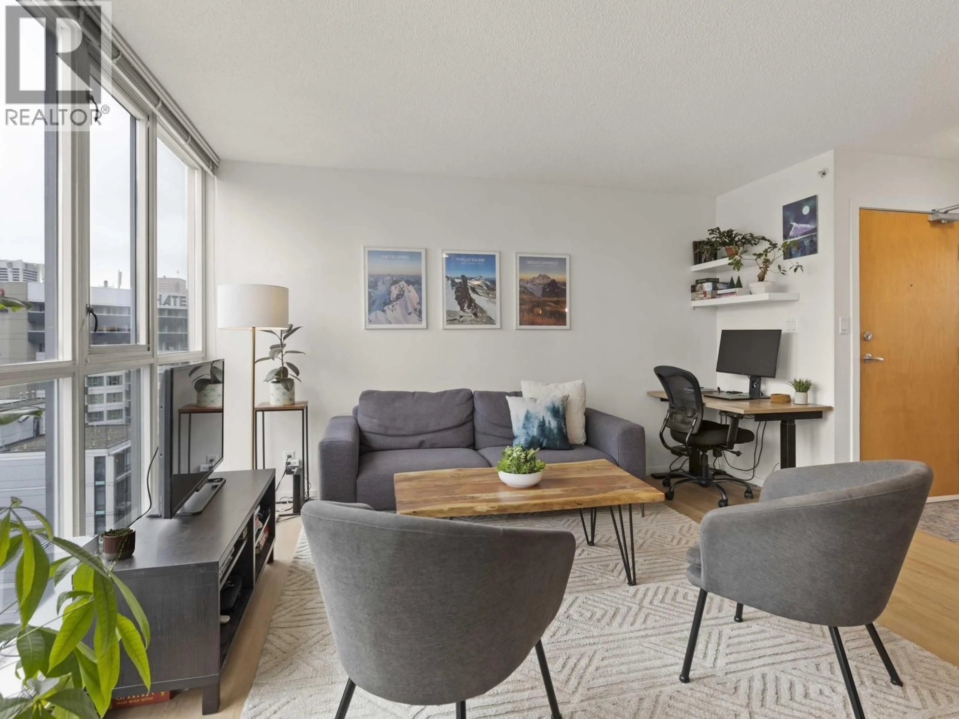 Living room with furniture, unknown for 1501 - 1199 SEYMOUR STREET, Vancouver British Columbia V6B1K3