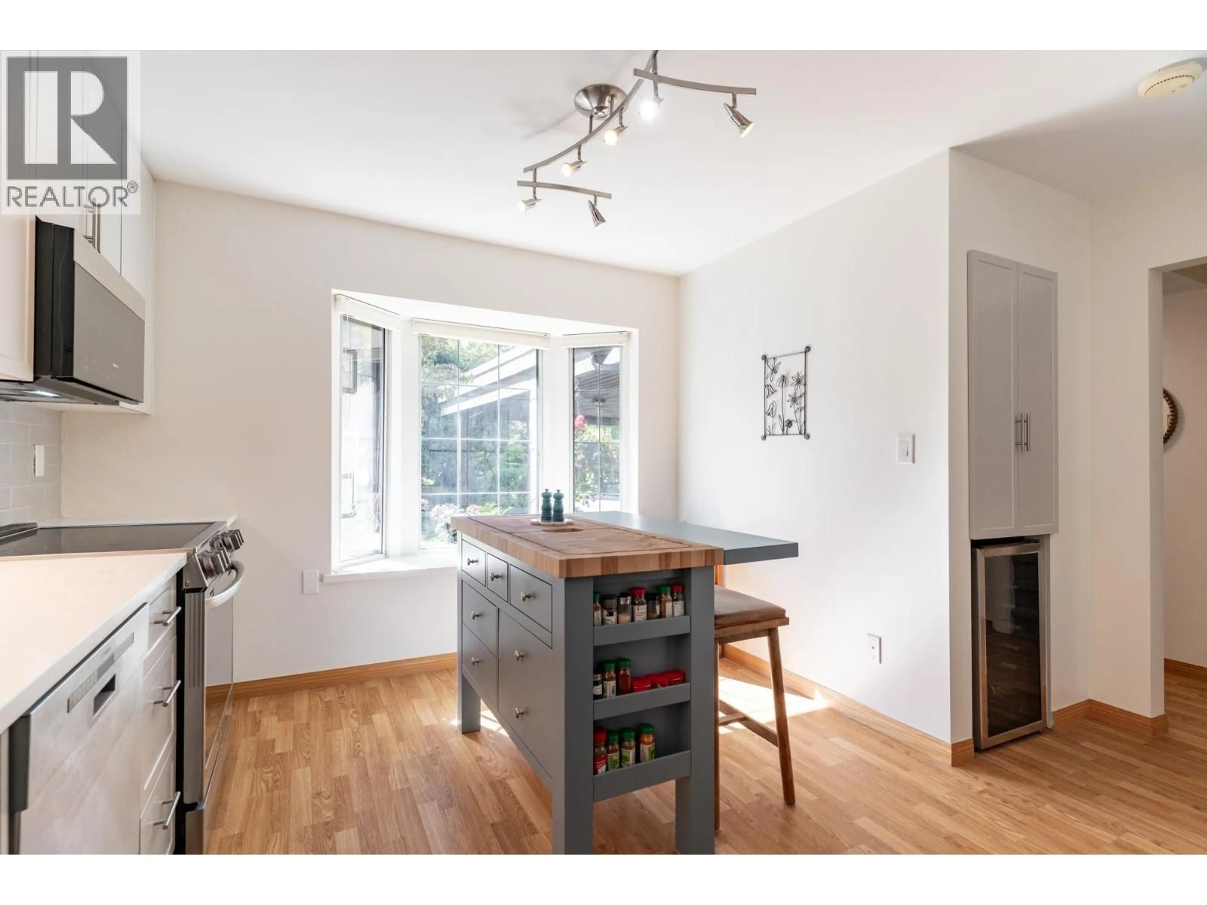 Open concept kitchen, wood/laminate floor for 41 - 8111 SAUNDERS ROAD, Richmond British Columbia V7A4L9