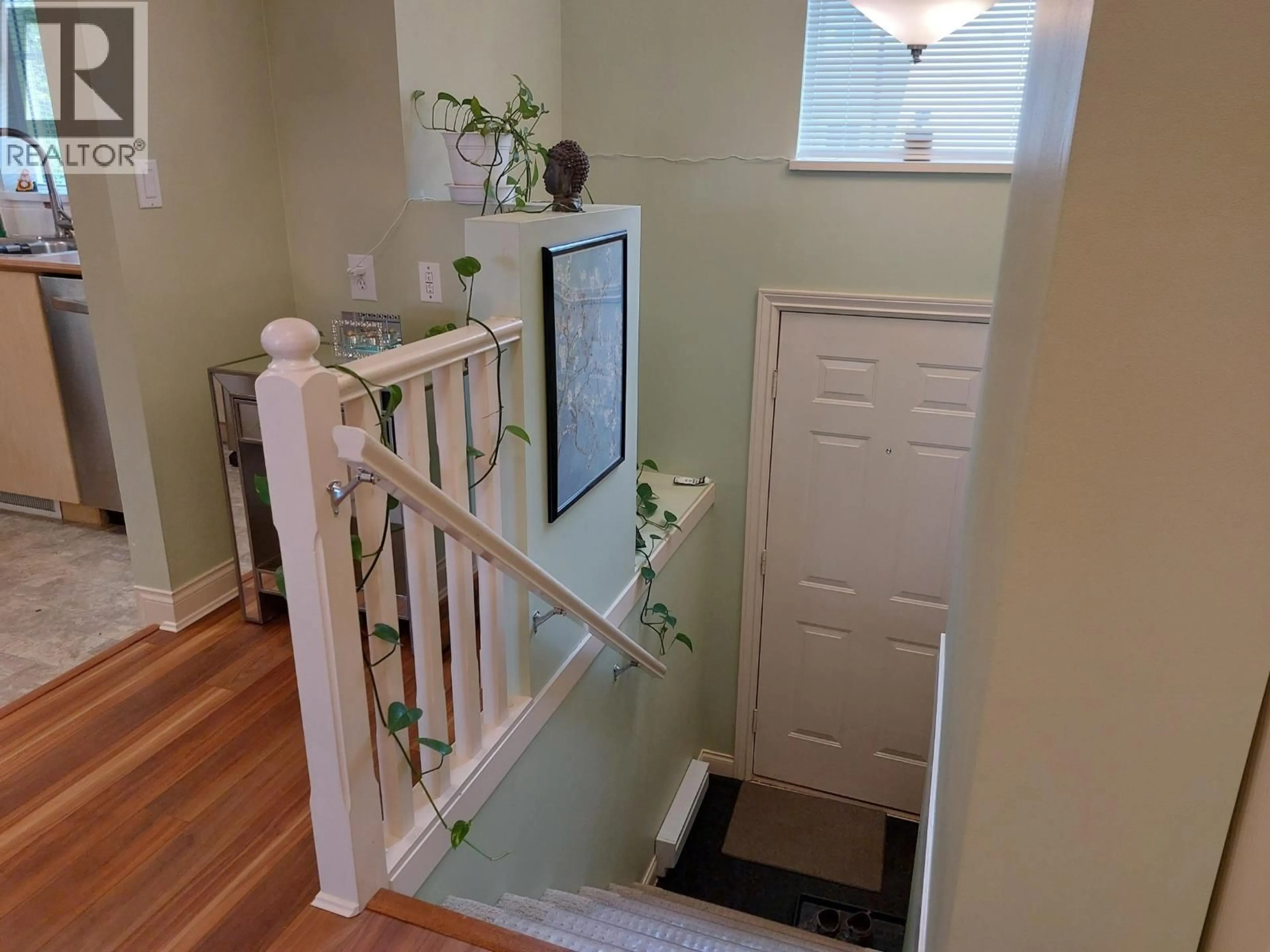 Indoor entryway for 30 - 7238 18TH AVENUE, Burnaby British Columbia V3N1H3