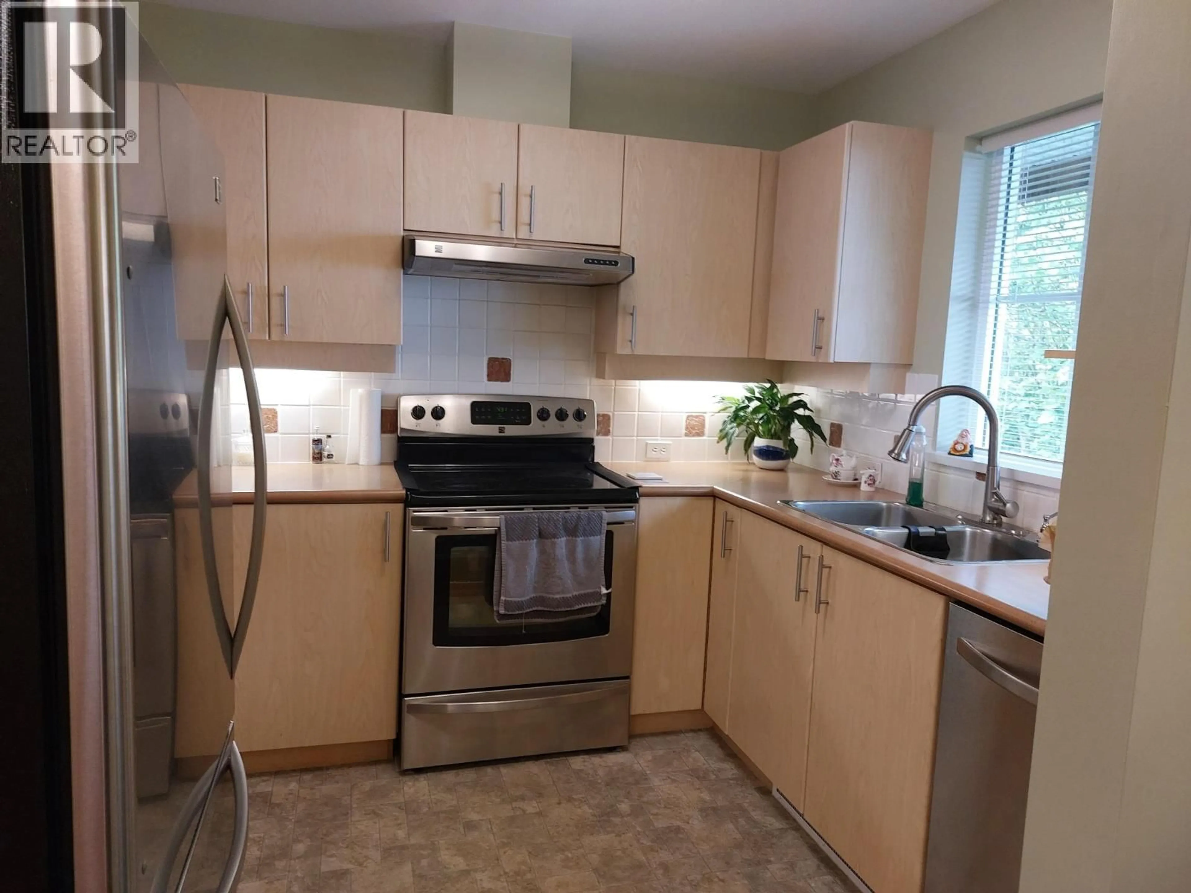 Standard kitchen, unknown for 30 - 7238 18TH AVENUE, Burnaby British Columbia V3N1H3