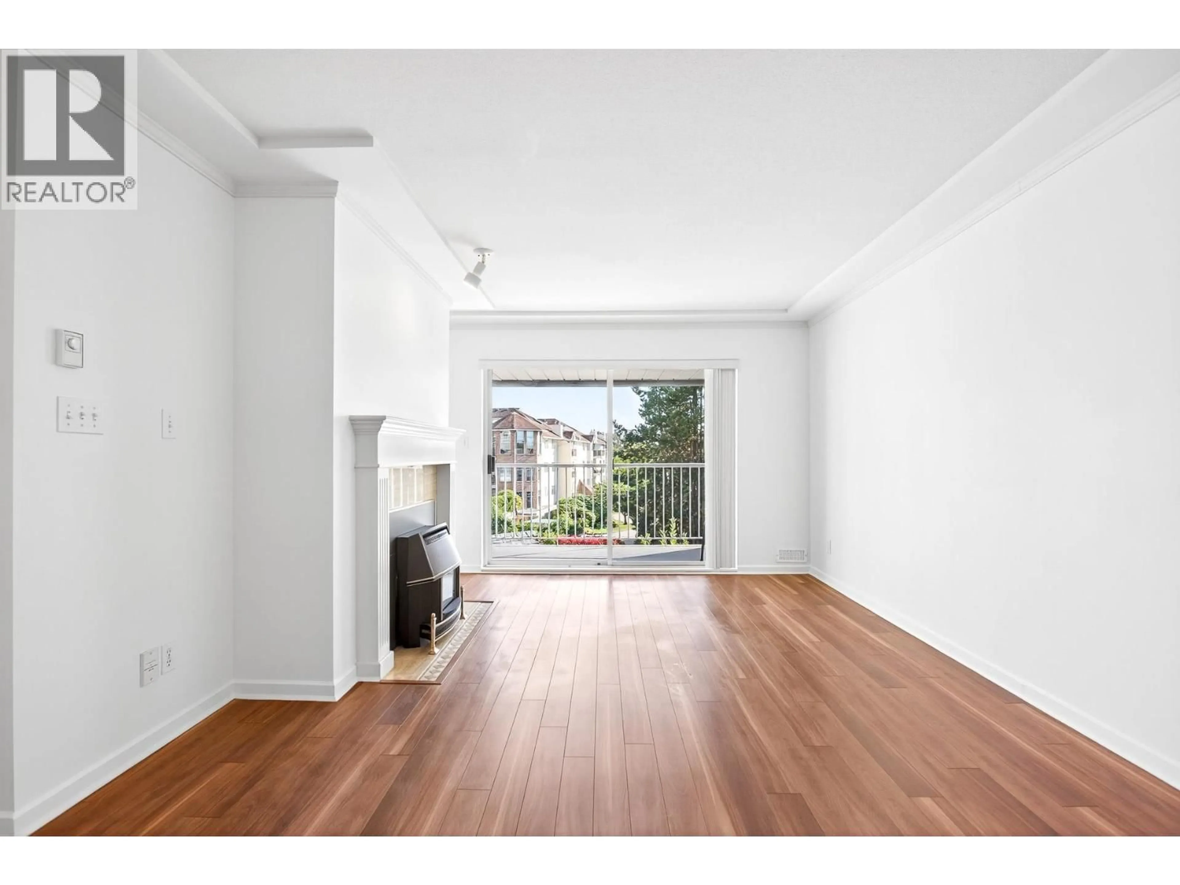 A pic of a room for 301 - 11601 227 STREET, Maple Ridge British Columbia V2X0J7