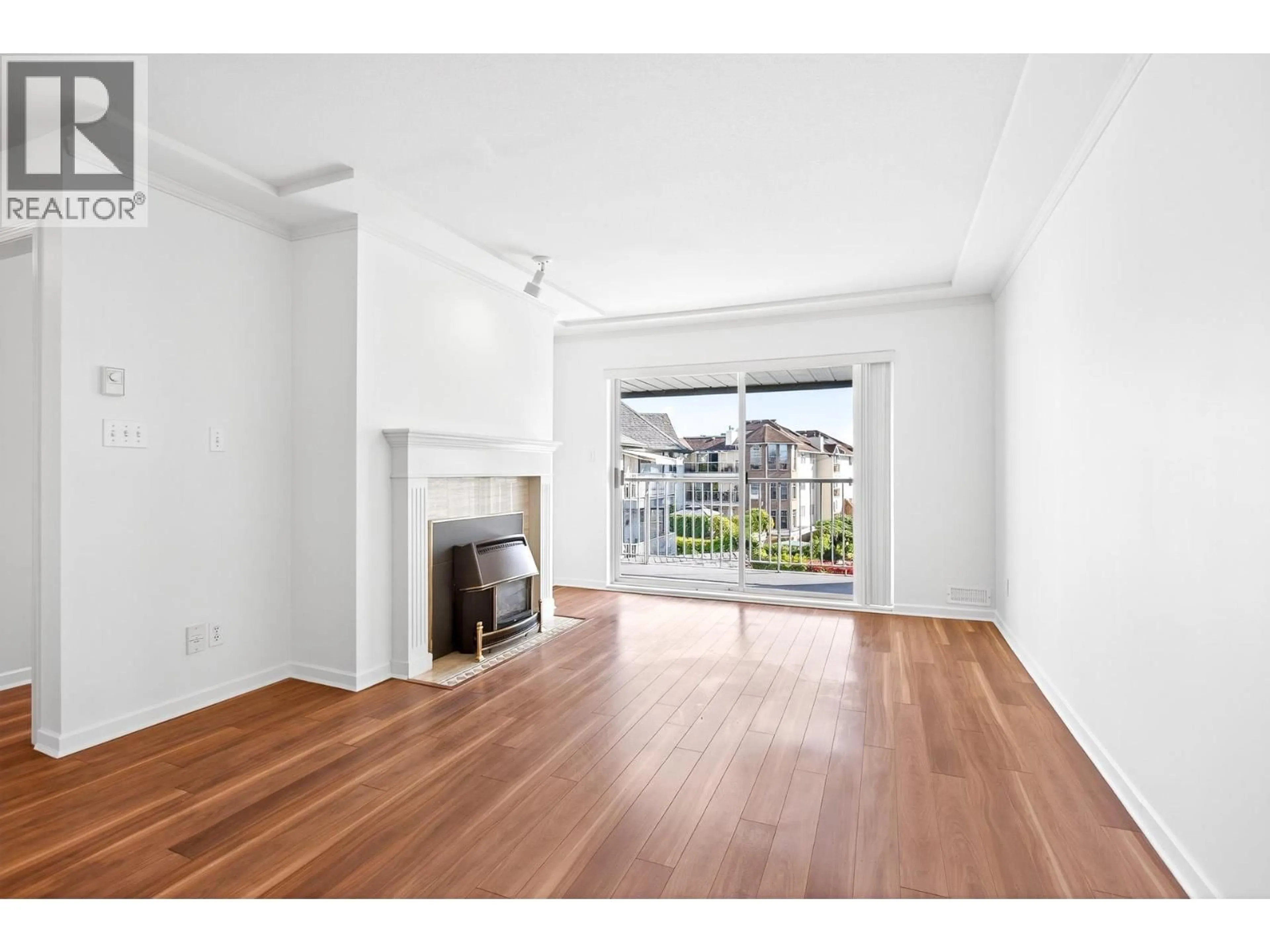 A pic of a room for 301 - 11601 227 STREET, Maple Ridge British Columbia V2X0J7