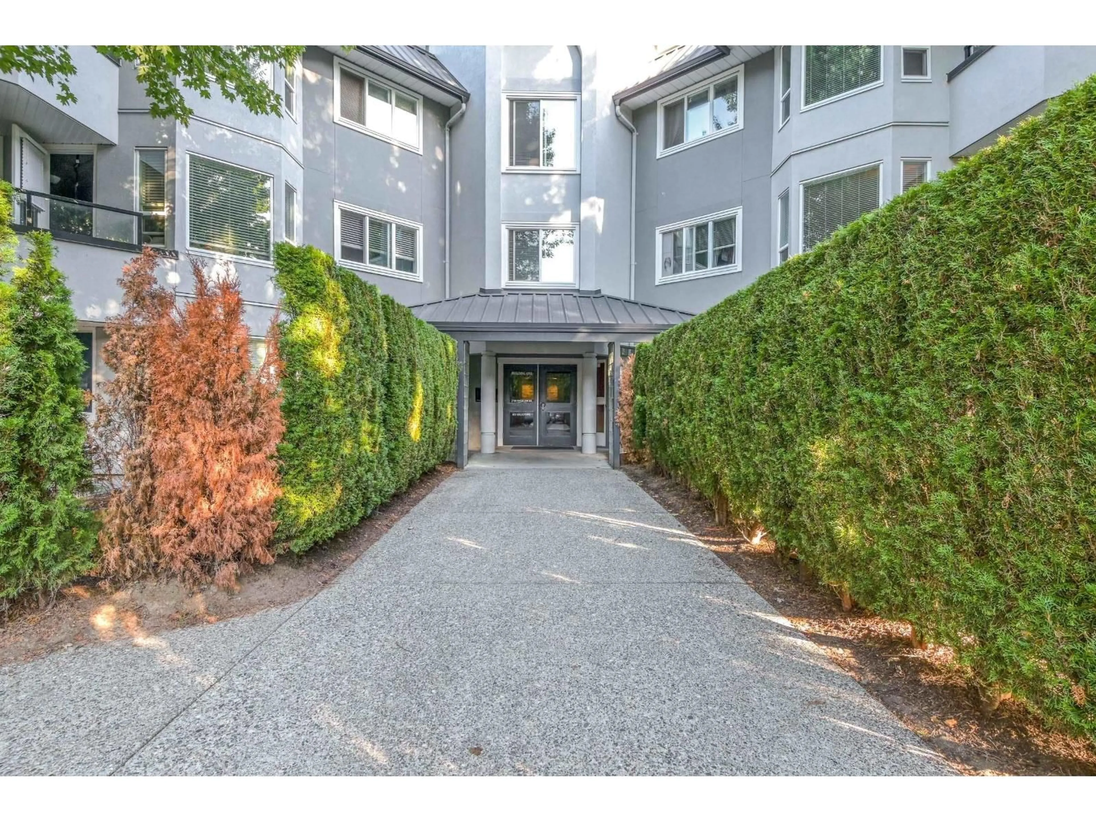 Indoor foyer for 104 - 2700 MCCALLUM, Abbotsford British Columbia V2S6X9