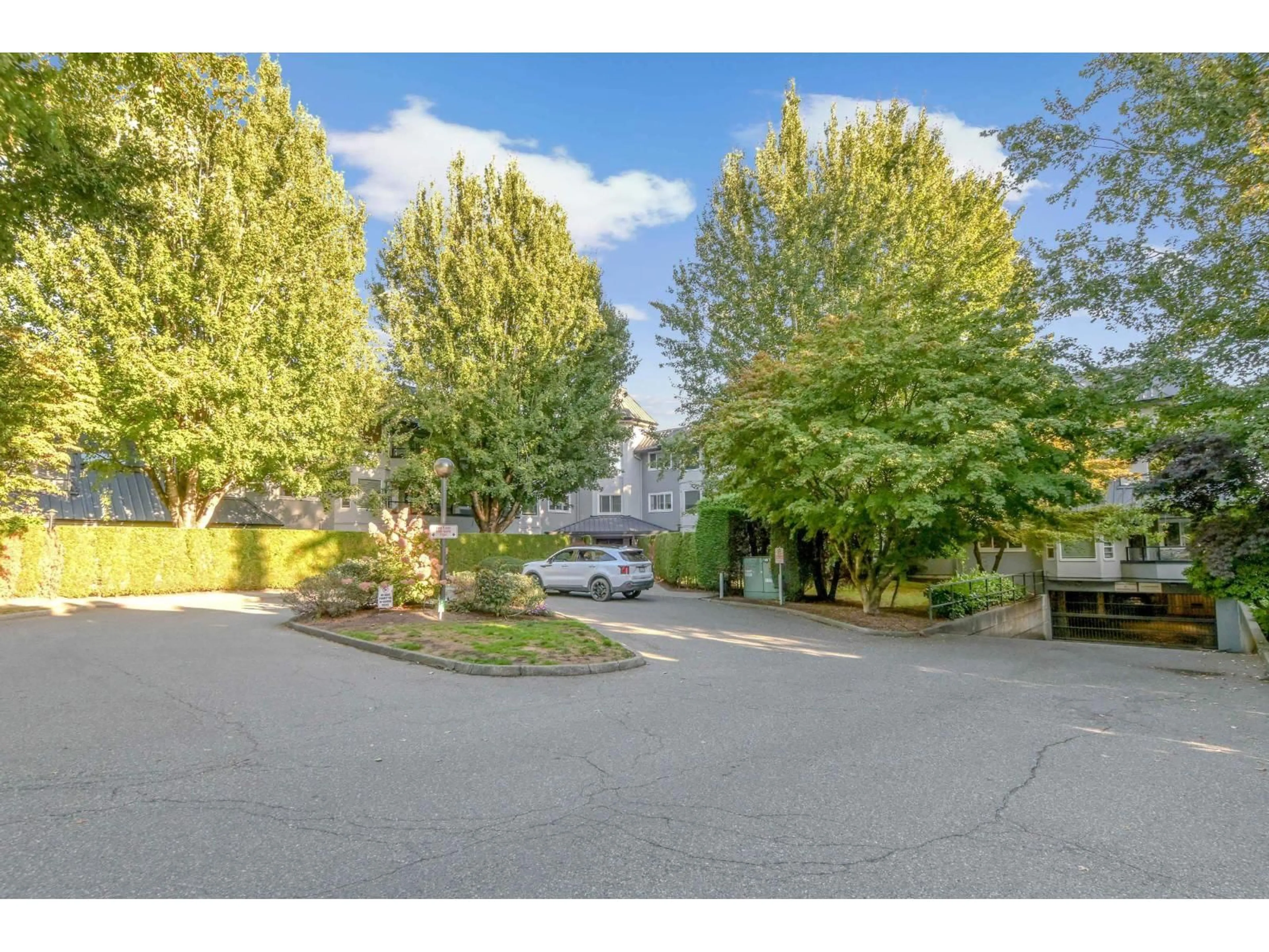 A pic from outside/outdoor area/front of a property/back of a property/a pic from drone, street for 104 - 2700 MCCALLUM, Abbotsford British Columbia V2S6X9
