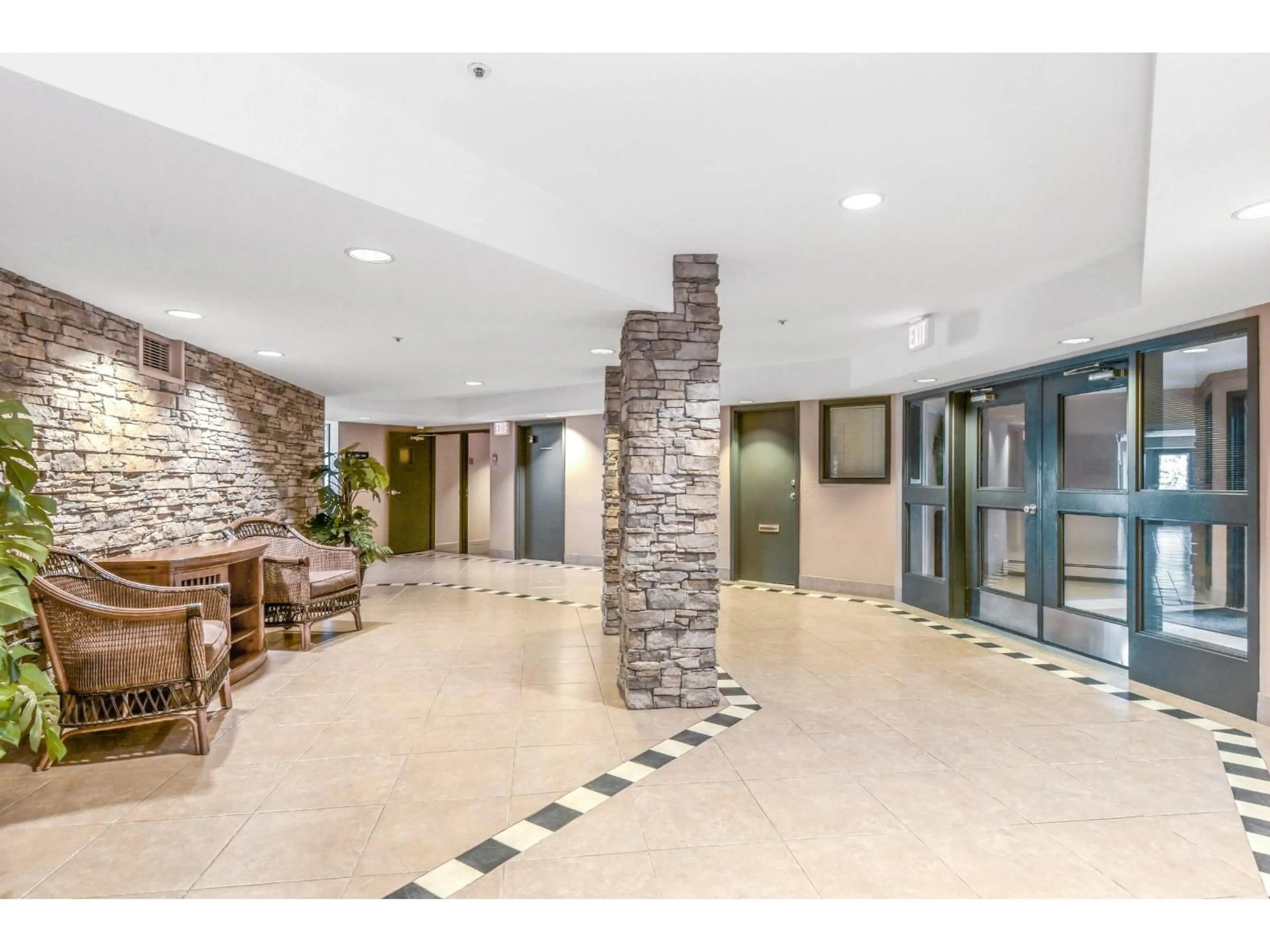 Indoor foyer for 104 - 2700 MCCALLUM, Abbotsford British Columbia V2S6X9