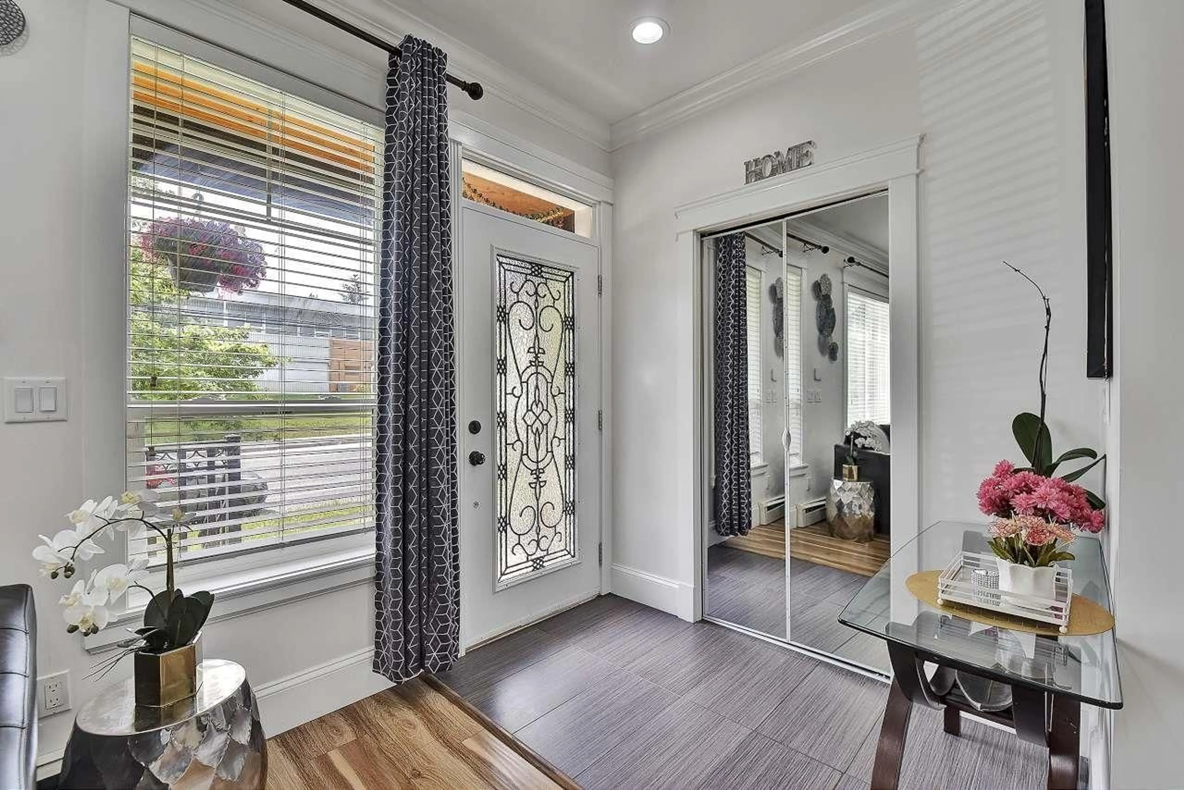 Indoor entryway for 7062 148, Surrey British Columbia V3S2X3