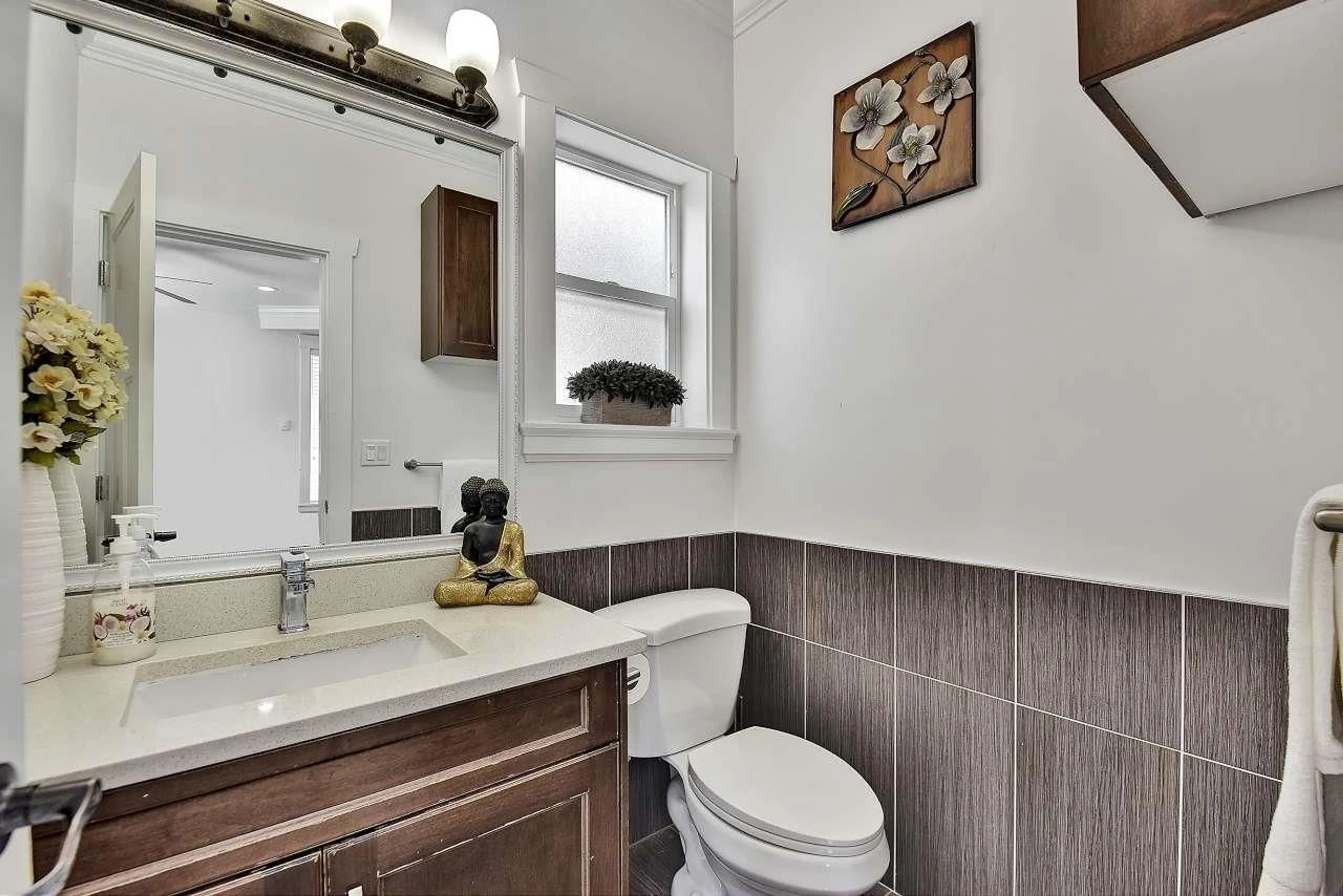 Standard bathroom, ceramic/tile floor for 7062 148, Surrey British Columbia V3S2X3