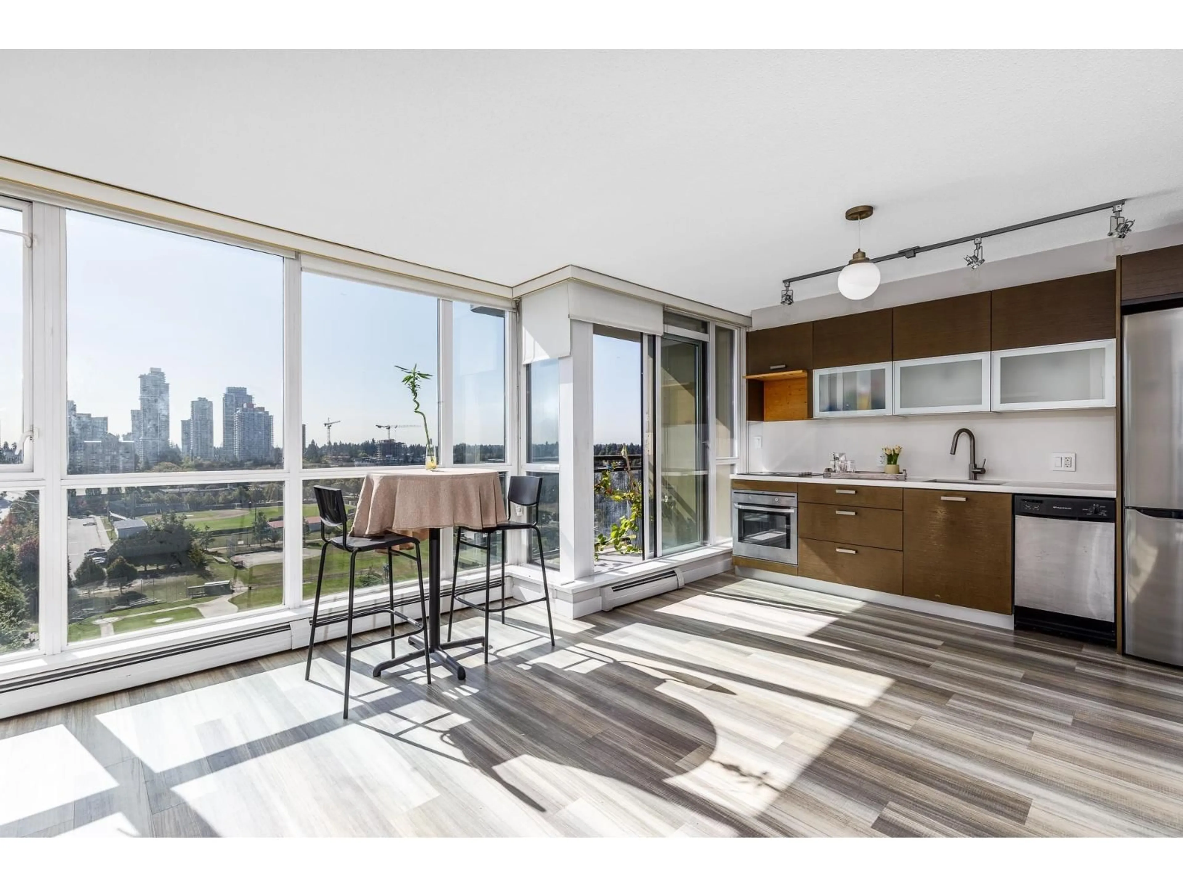 Open concept kitchen, unknown for 1603 - 10777 UNIVERSITY, Surrey British Columbia V3T0E6
