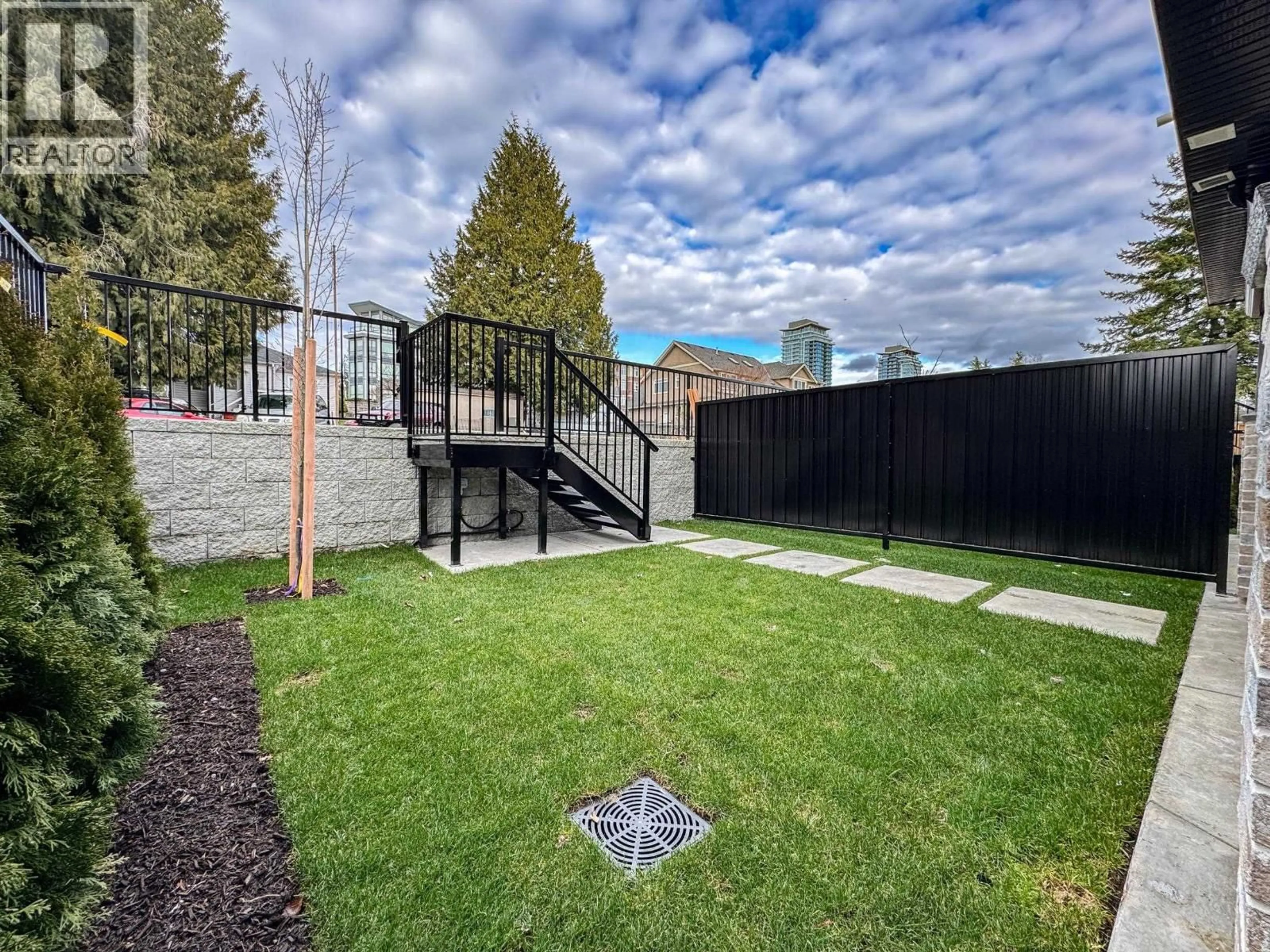 A pic from outside/outdoor area/front of a property/back of a property/a pic from drone, unknown for 104 - 941 DANSEY AVENUE, Coquitlam British Columbia V3K3G8