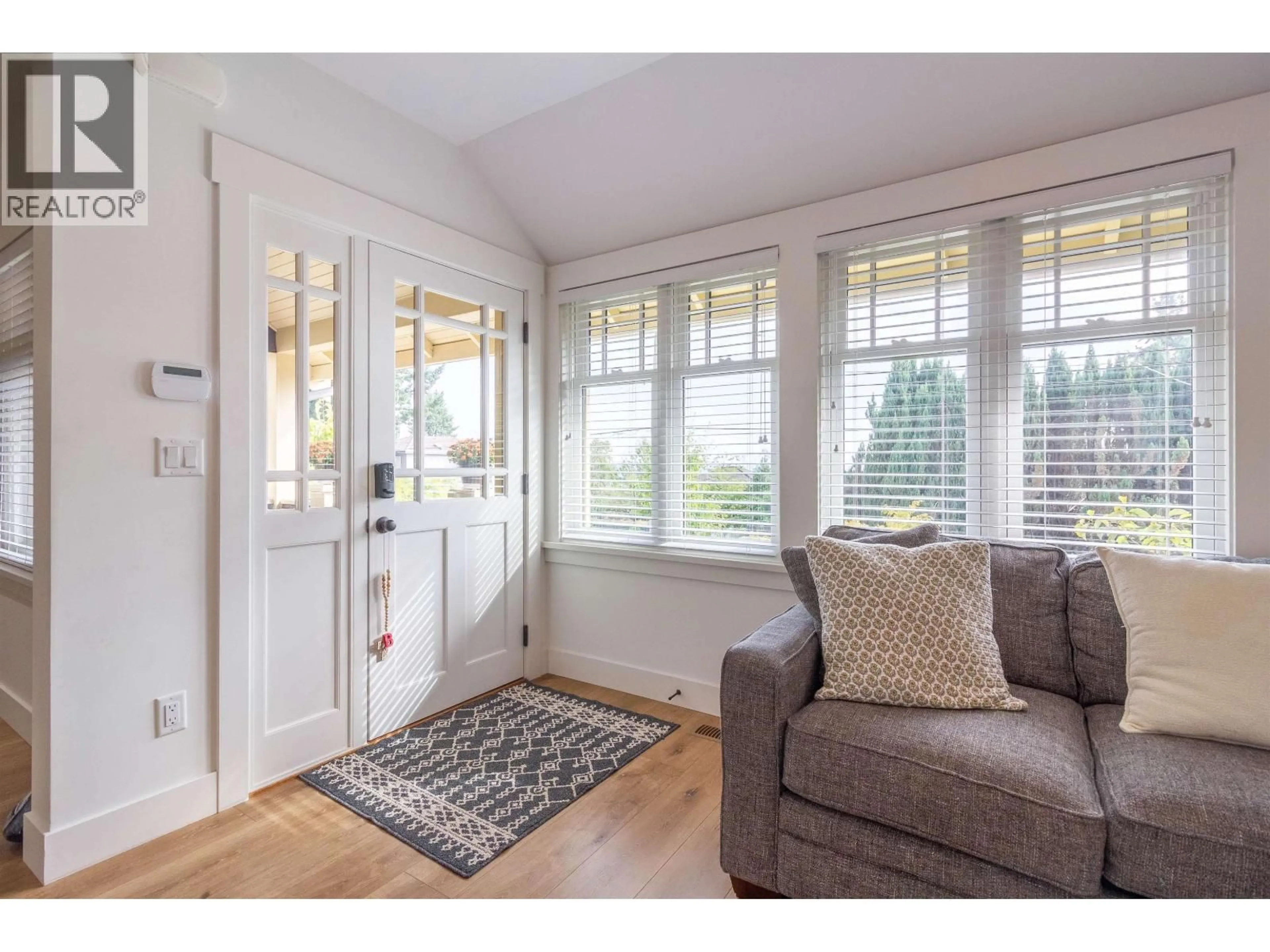 Indoor entryway for 903 WALLS AVENUE, Coquitlam British Columbia V3K2T2