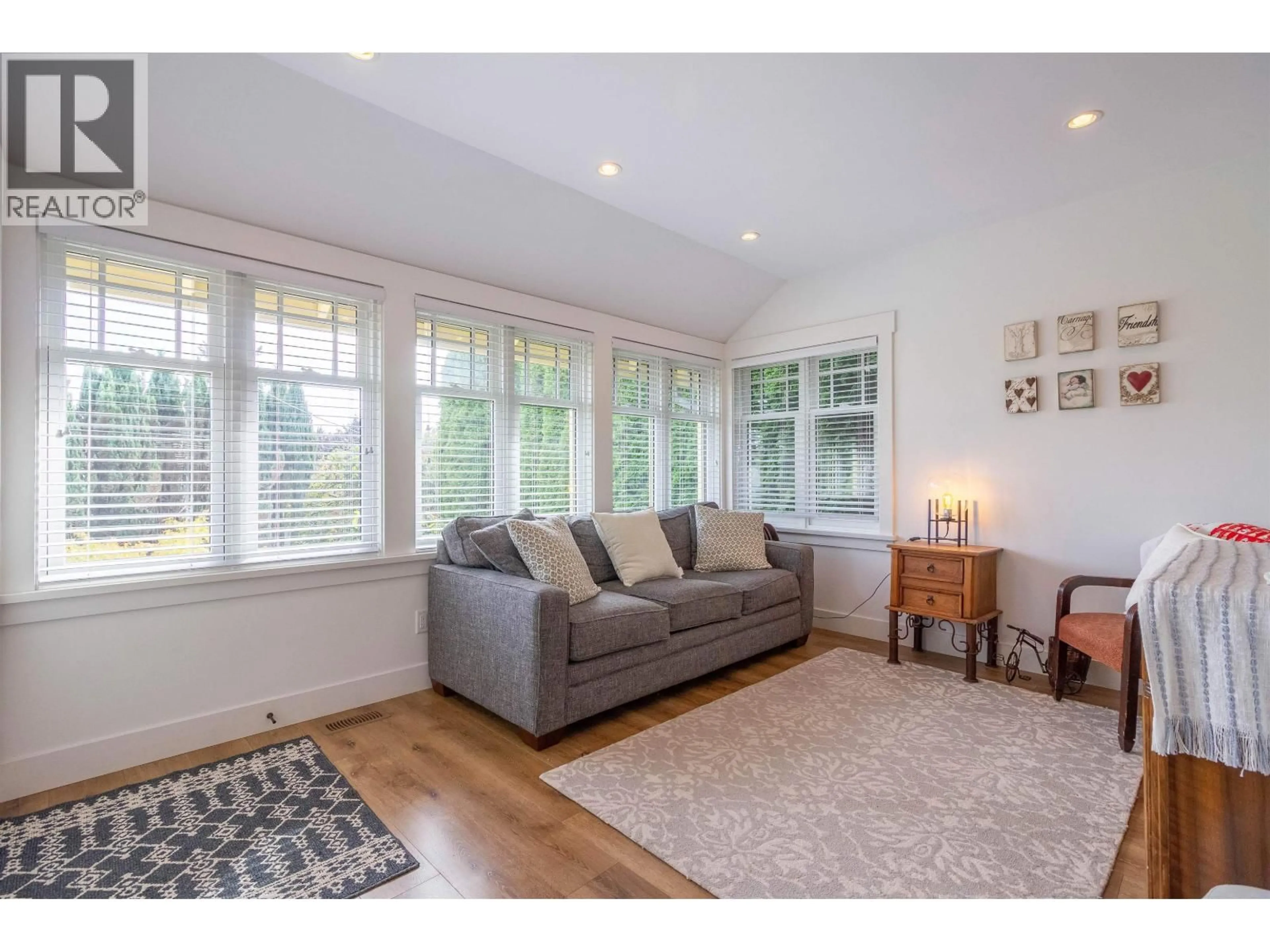 Living room with furniture, wood/laminate floor for 903 WALLS AVENUE, Coquitlam British Columbia V3K2T2