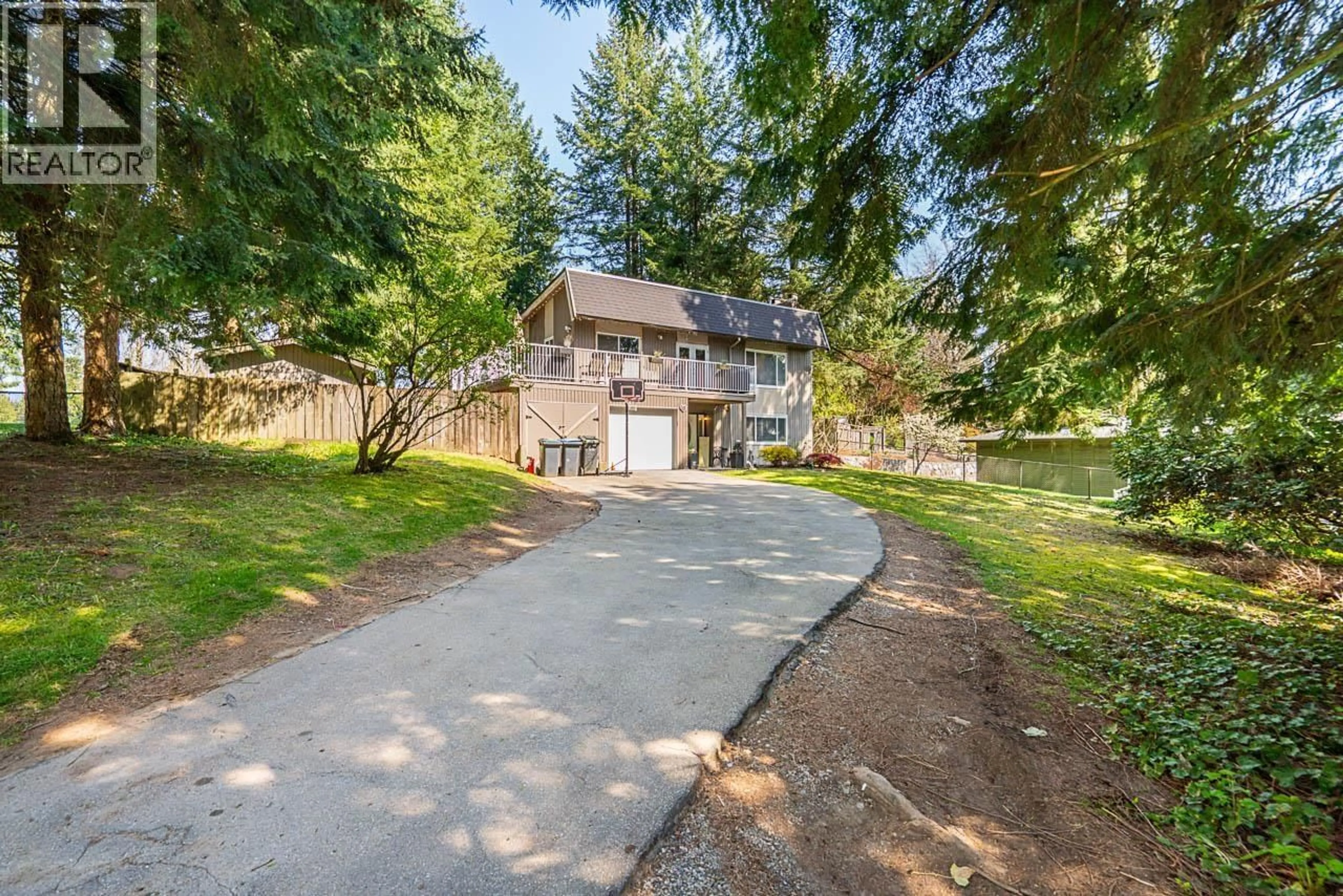 A pic from outside/outdoor area/front of a property/back of a property/a pic from drone, unknown for 101 COLLEGE PARK WAY, Port Moody British Columbia V3H1S5