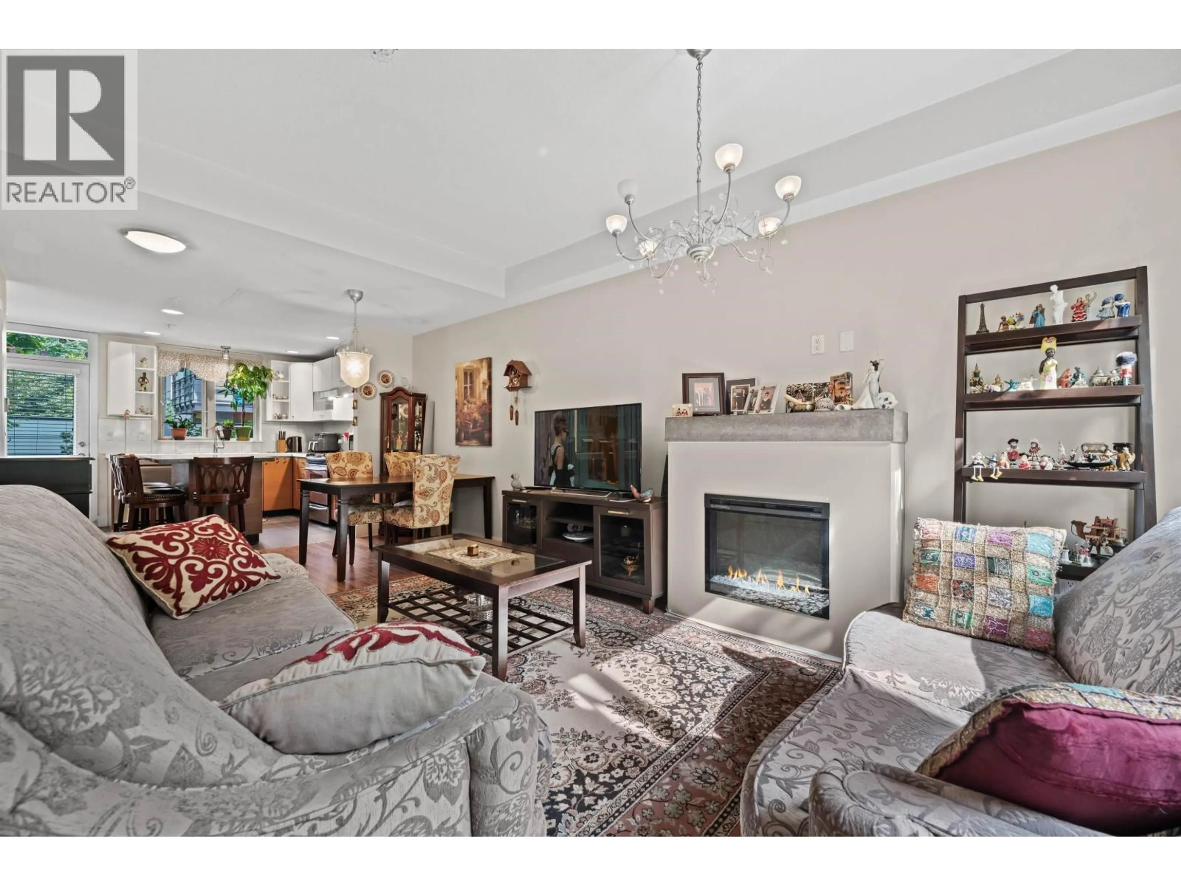 Living room with furniture, unknown for 45 - 728 14TH STREET, North Vancouver British Columbia V7M0A8