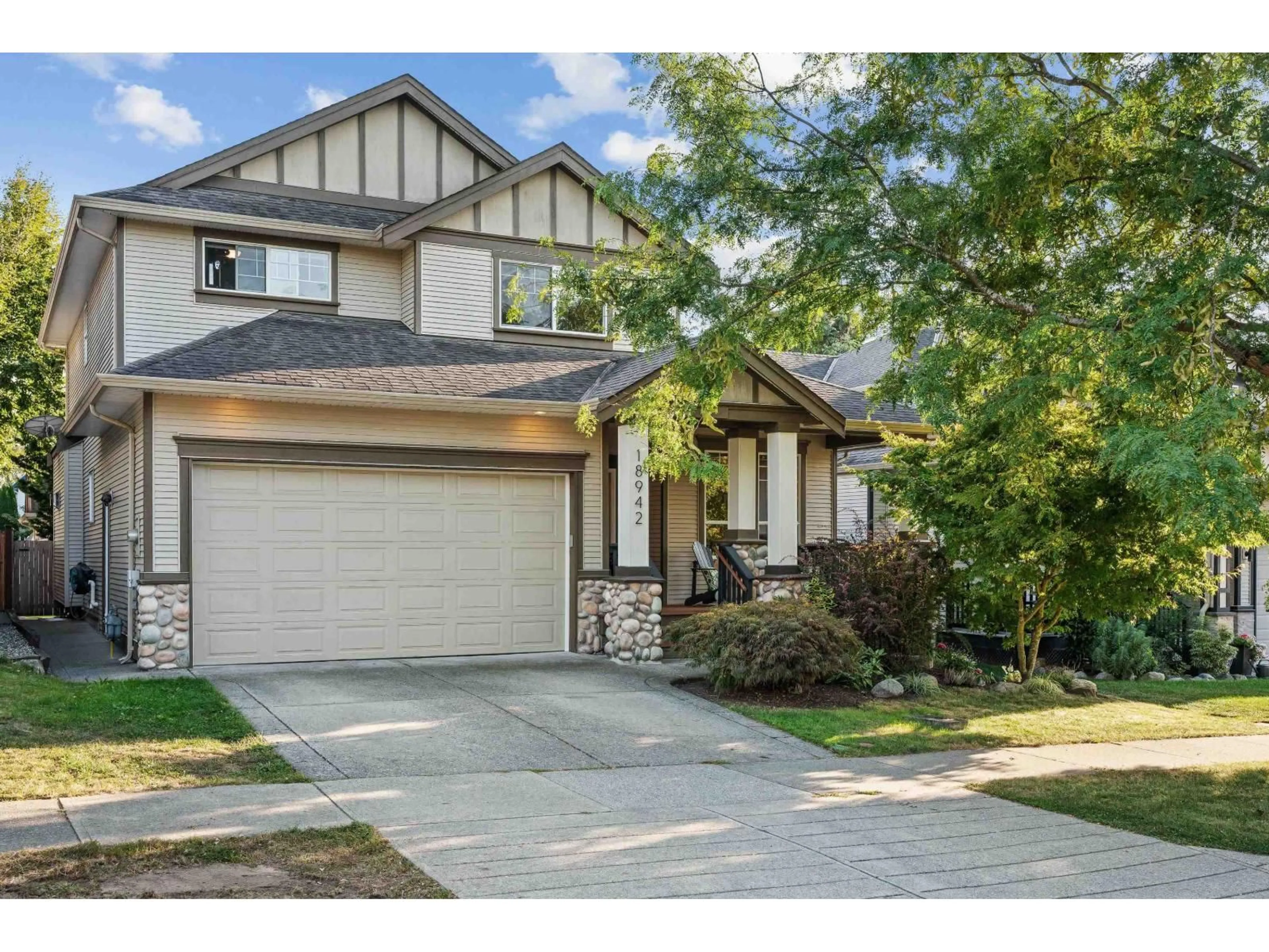 Home with vinyl exterior material, street for 18942 68B, Surrey British Columbia V4N5J9