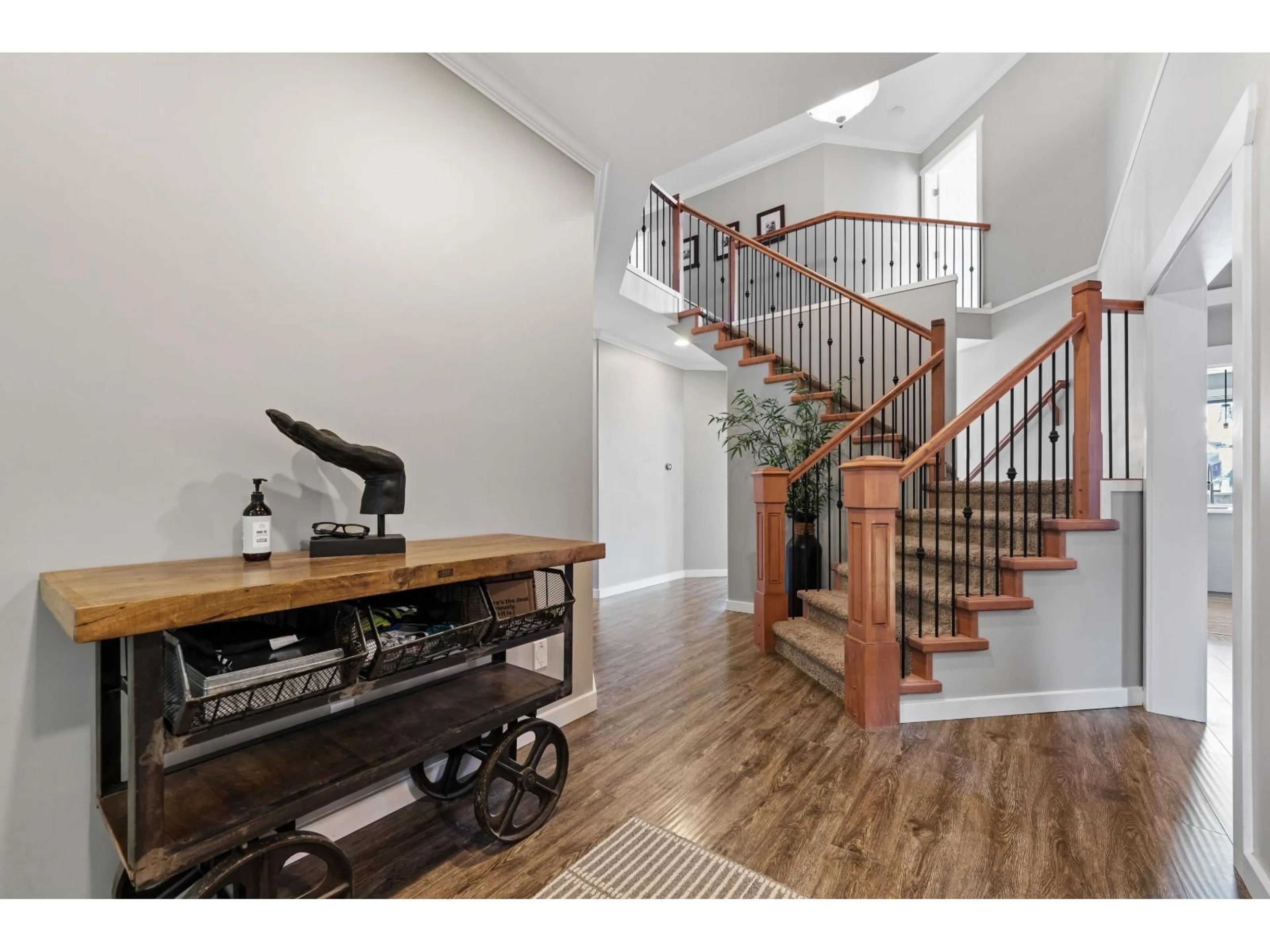 Indoor entryway for 18942 68B, Surrey British Columbia V4N5J9