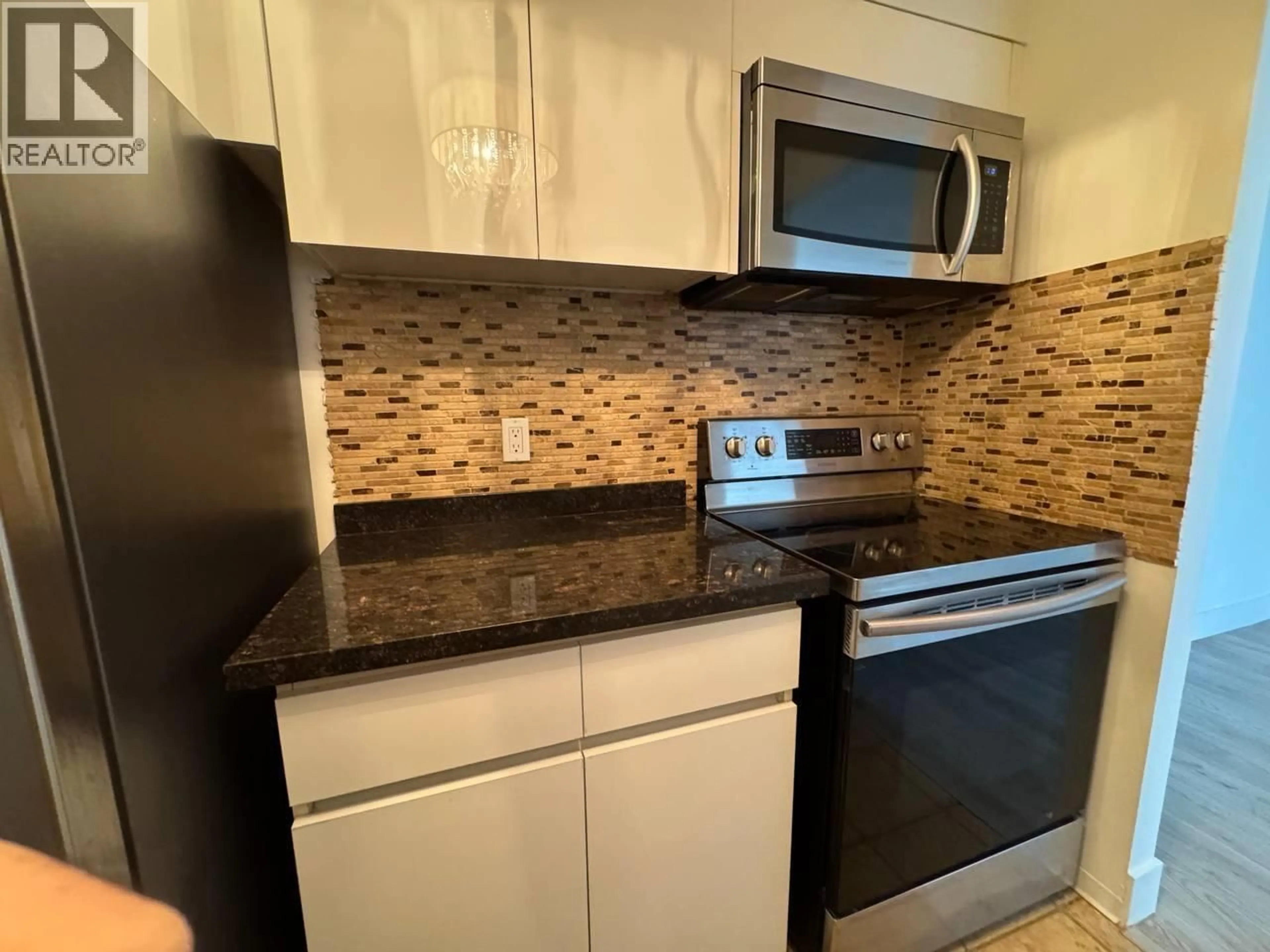 Standard kitchen, ceramic/tile floor for 407 - 2008 FULLERTON AVENUE, North Vancouver British Columbia V7P3G7