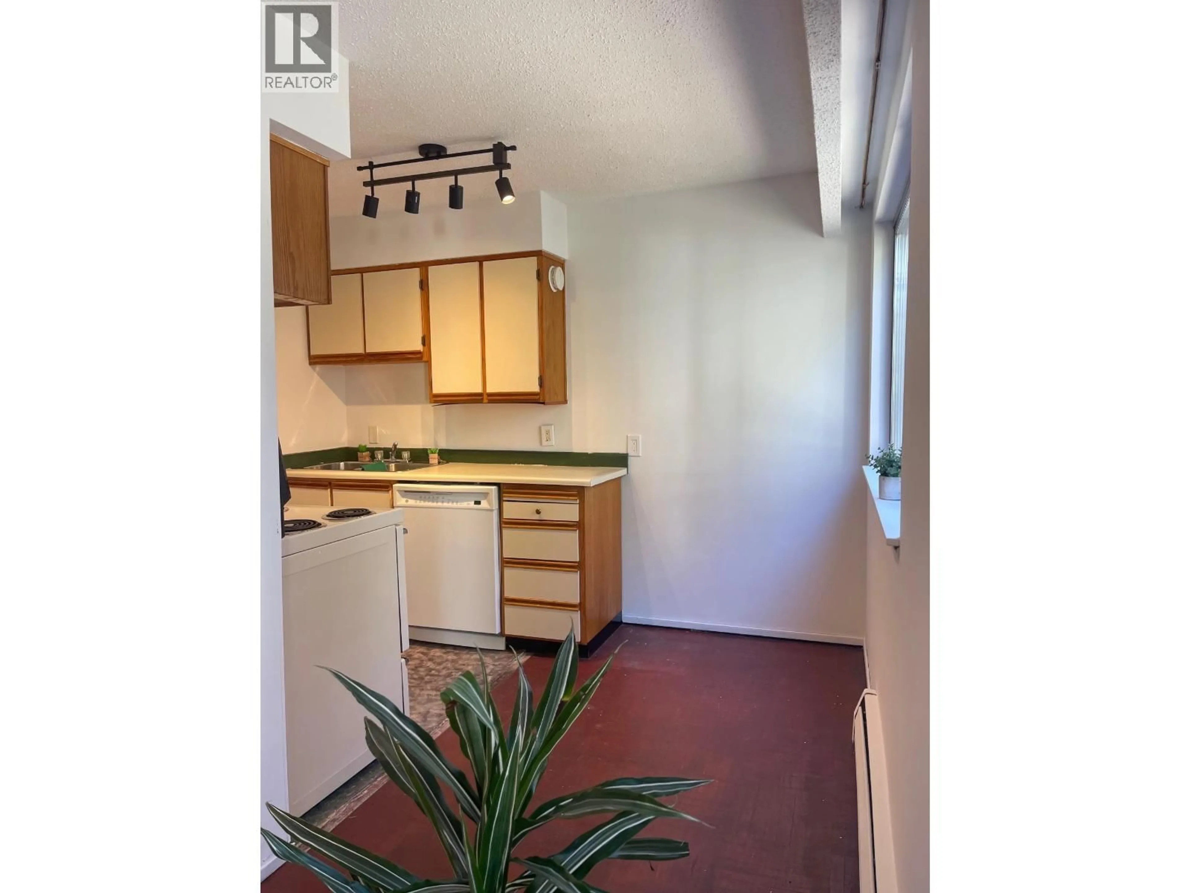 Standard kitchen, unknown for 210 - 1050 JERVIS STREET, Vancouver British Columbia V6E2C1