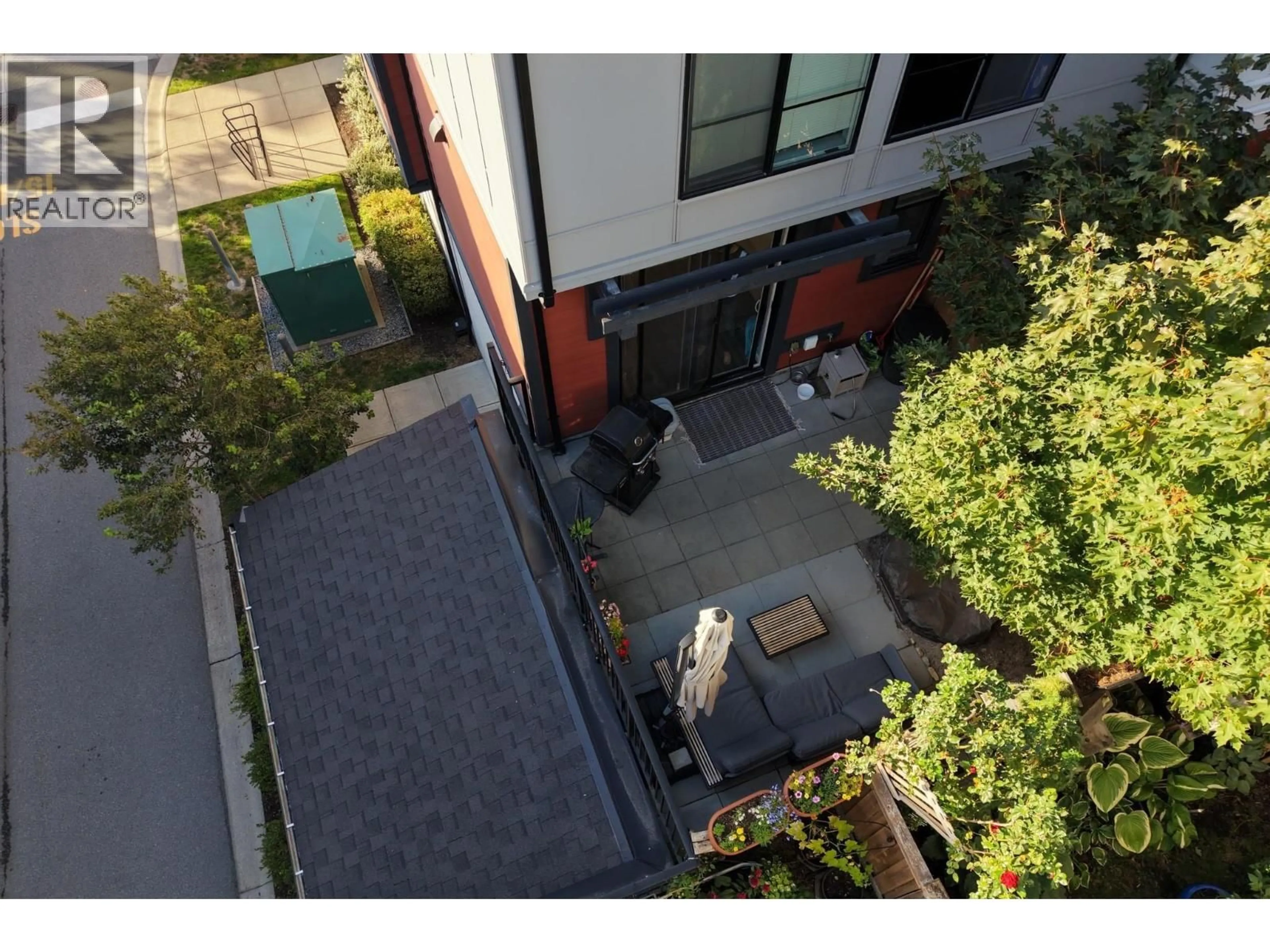 A pic from outside/outdoor area/front of a property/back of a property/a pic from drone, city buildings view from balcony for 38344 SUMMITS VIEW DRIVE, Squamish British Columbia V8B0N4