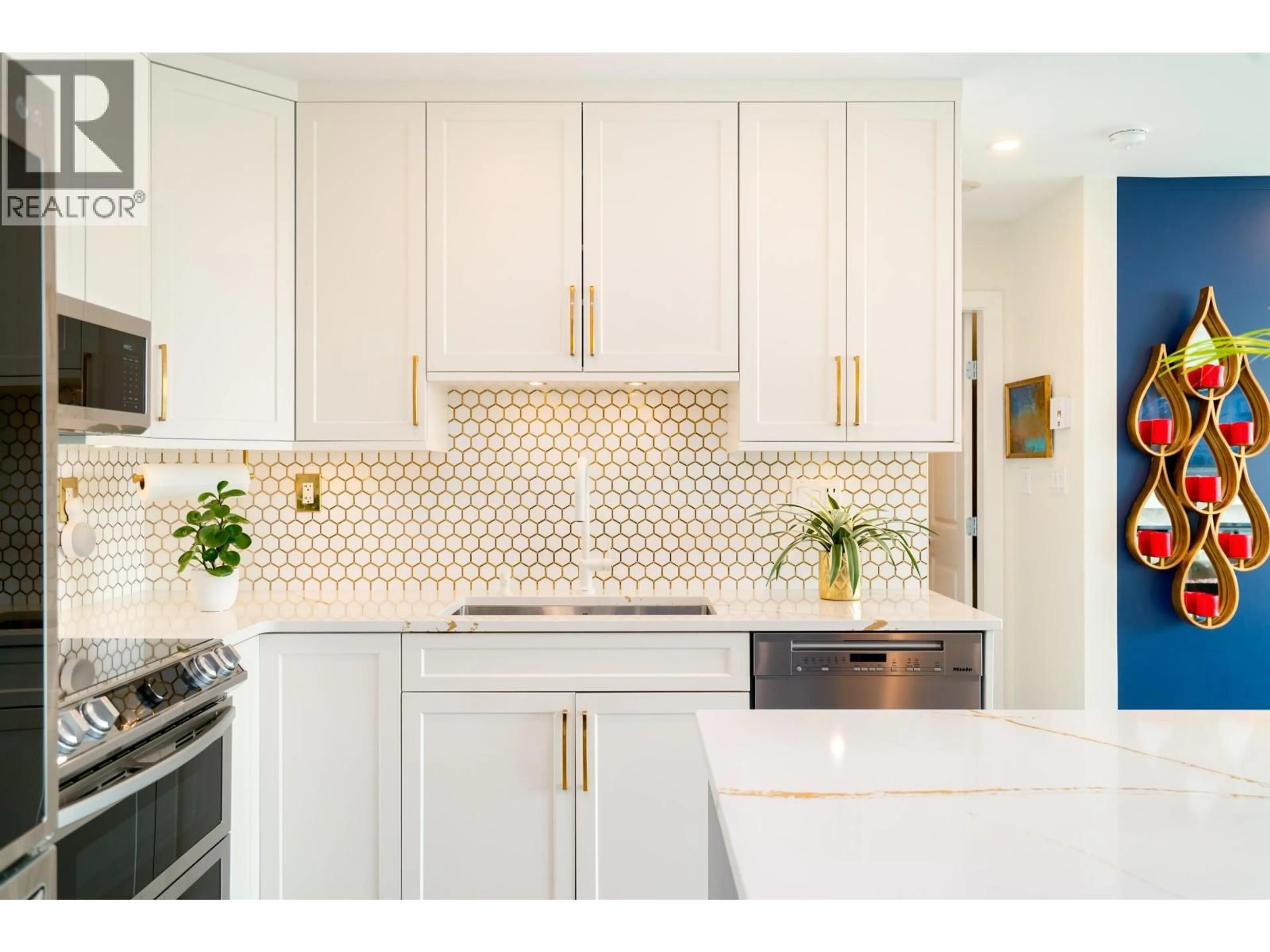 Contemporary kitchen, ceramic/tile floor for 804 - 12069 HARRIS ROAD, Pitt Meadows British Columbia V3Y0C8