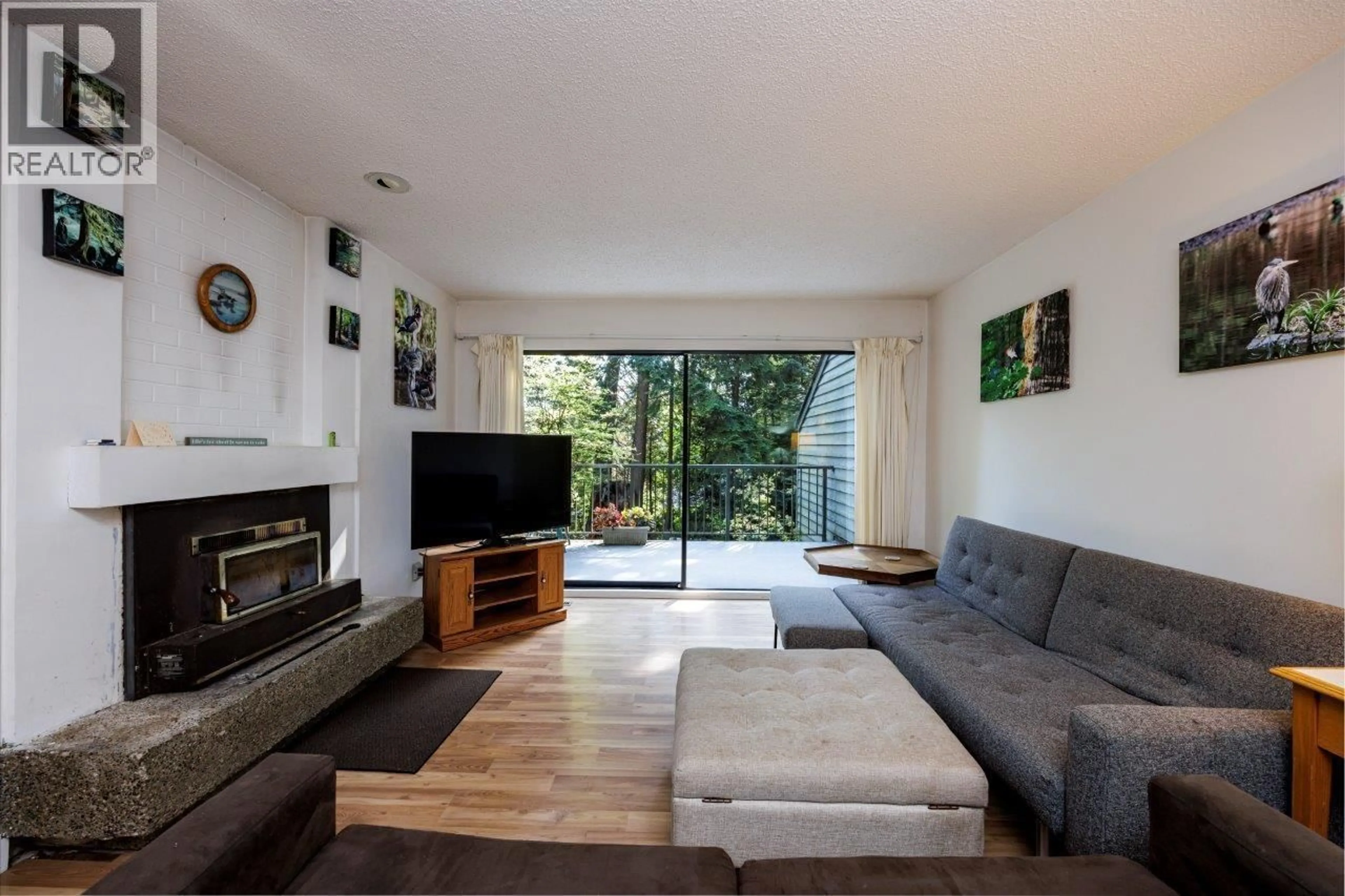 Living room with furniture, wood/laminate floor for 873 HENDECOURT ROAD, North Vancouver British Columbia V7K2X5