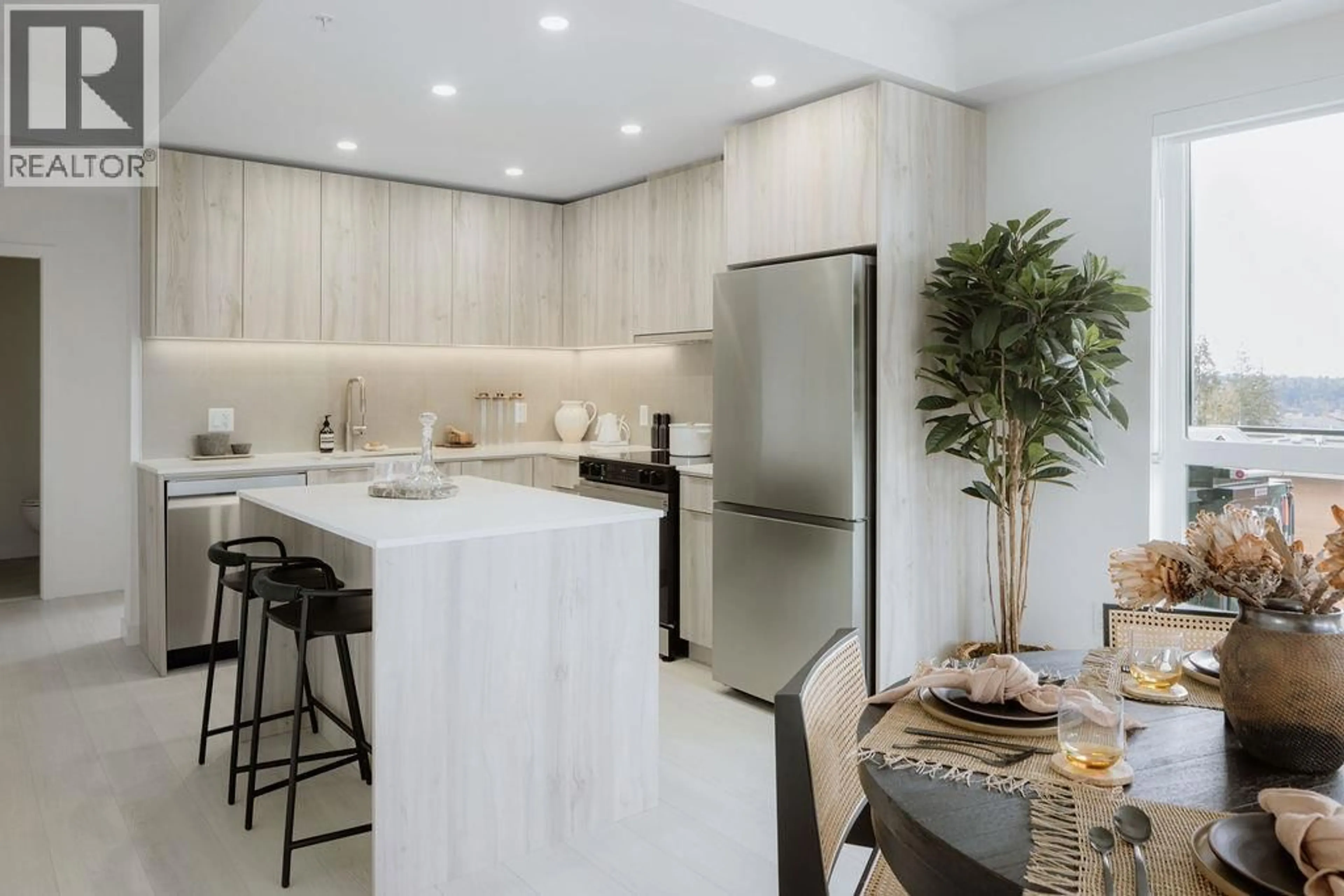Contemporary kitchen, ceramic/tile floor for 305 - 3594 MALSUM DRIVE, North Vancouver British Columbia V7G0B4