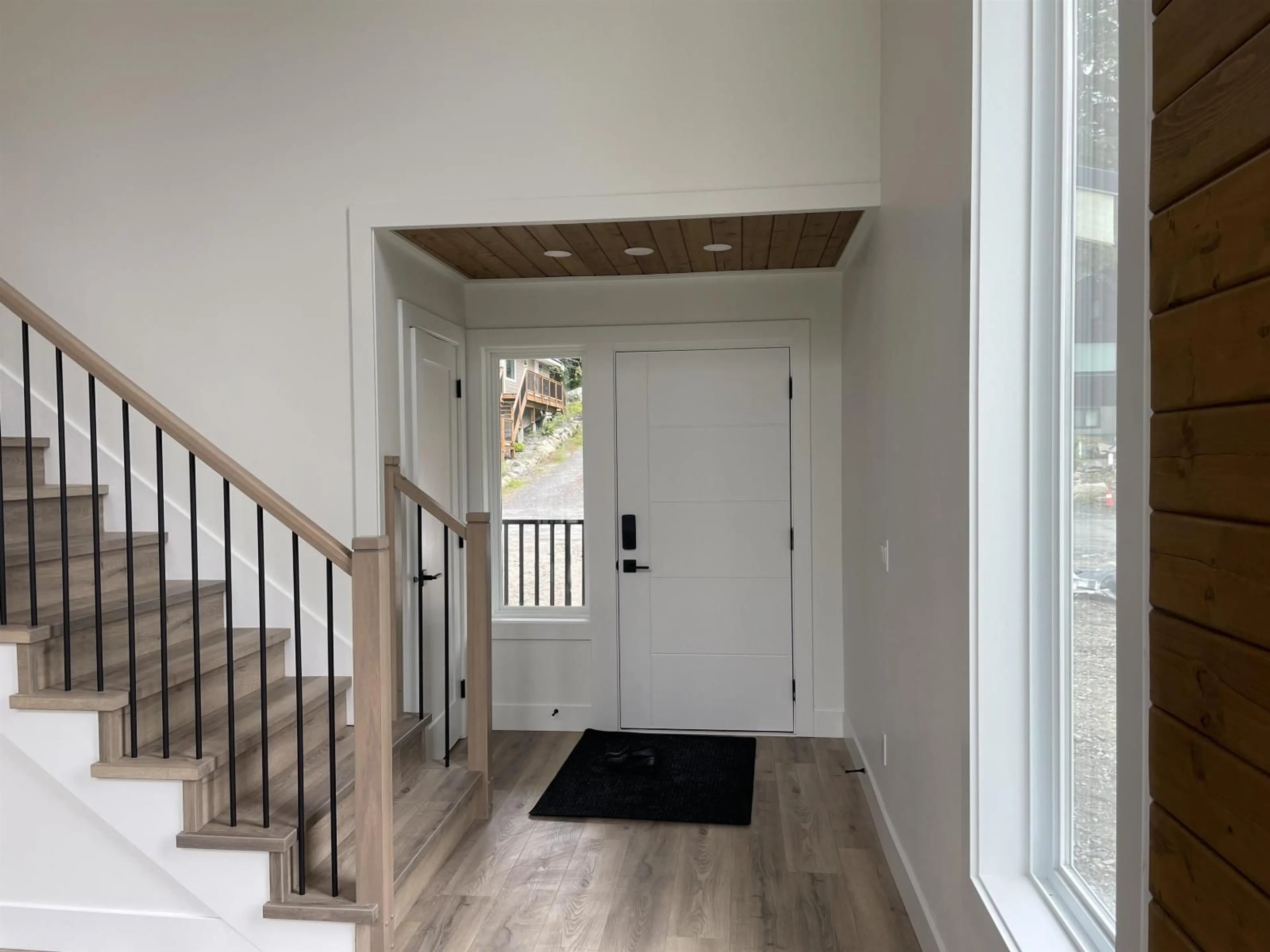 Indoor entryway for 71423 GROVE BOULEVARD, Sunshine Valley British Columbia V0X1L5