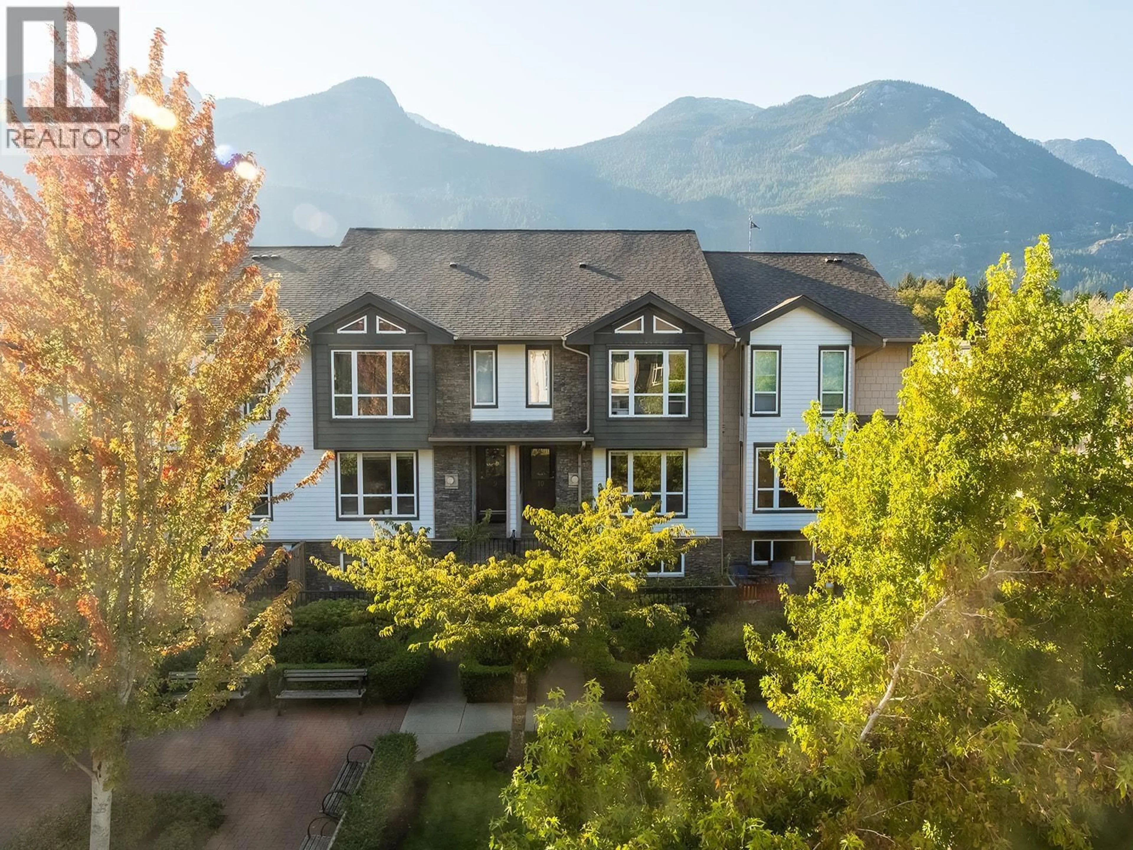 A pic from outside/outdoor area/front of a property/back of a property/a pic from drone, mountain view for 2 - 1261 MAIN STREET, Squamish British Columbia V8B0P7