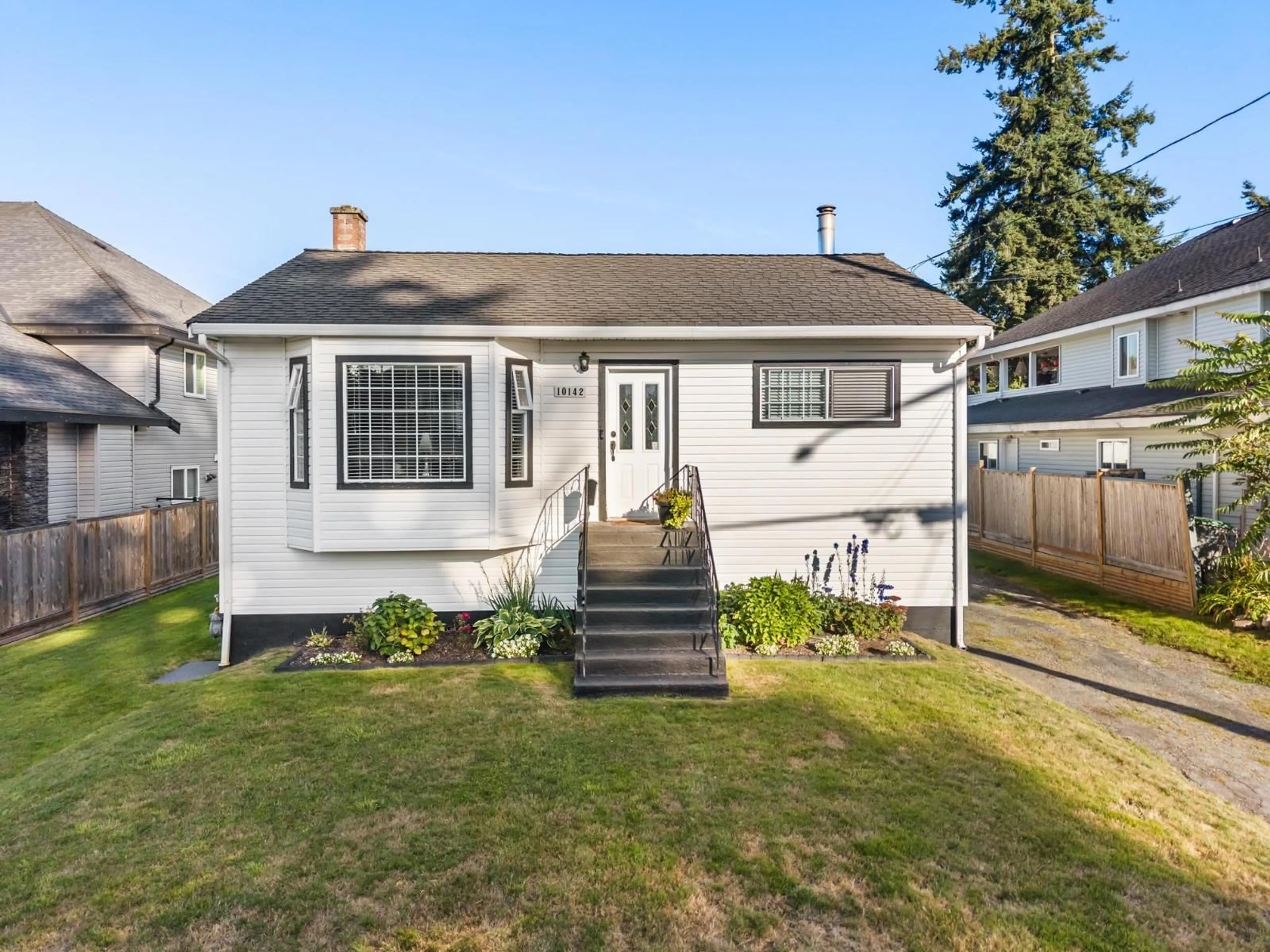 Home with vinyl exterior material, street for 10142 128A, Surrey British Columbia V3T3E6