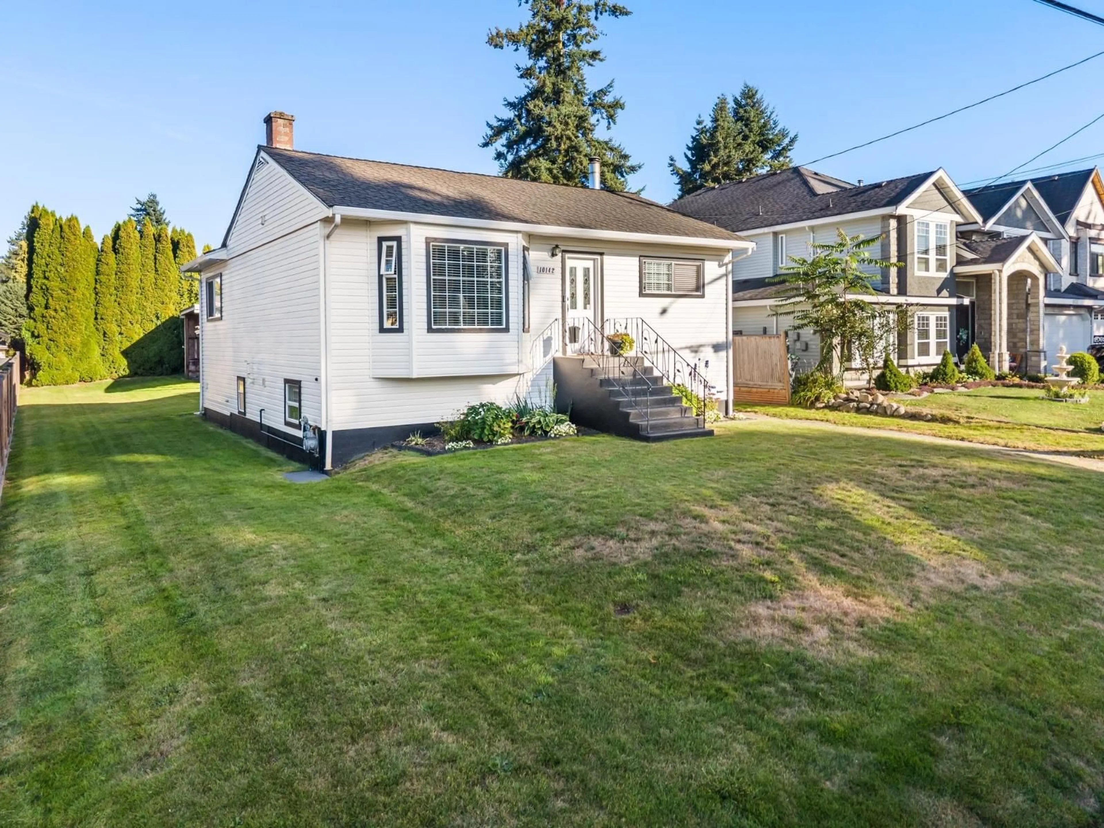 A pic from outside/outdoor area/front of a property/back of a property/a pic from drone, street for 10142 128A, Surrey British Columbia V3T3E6