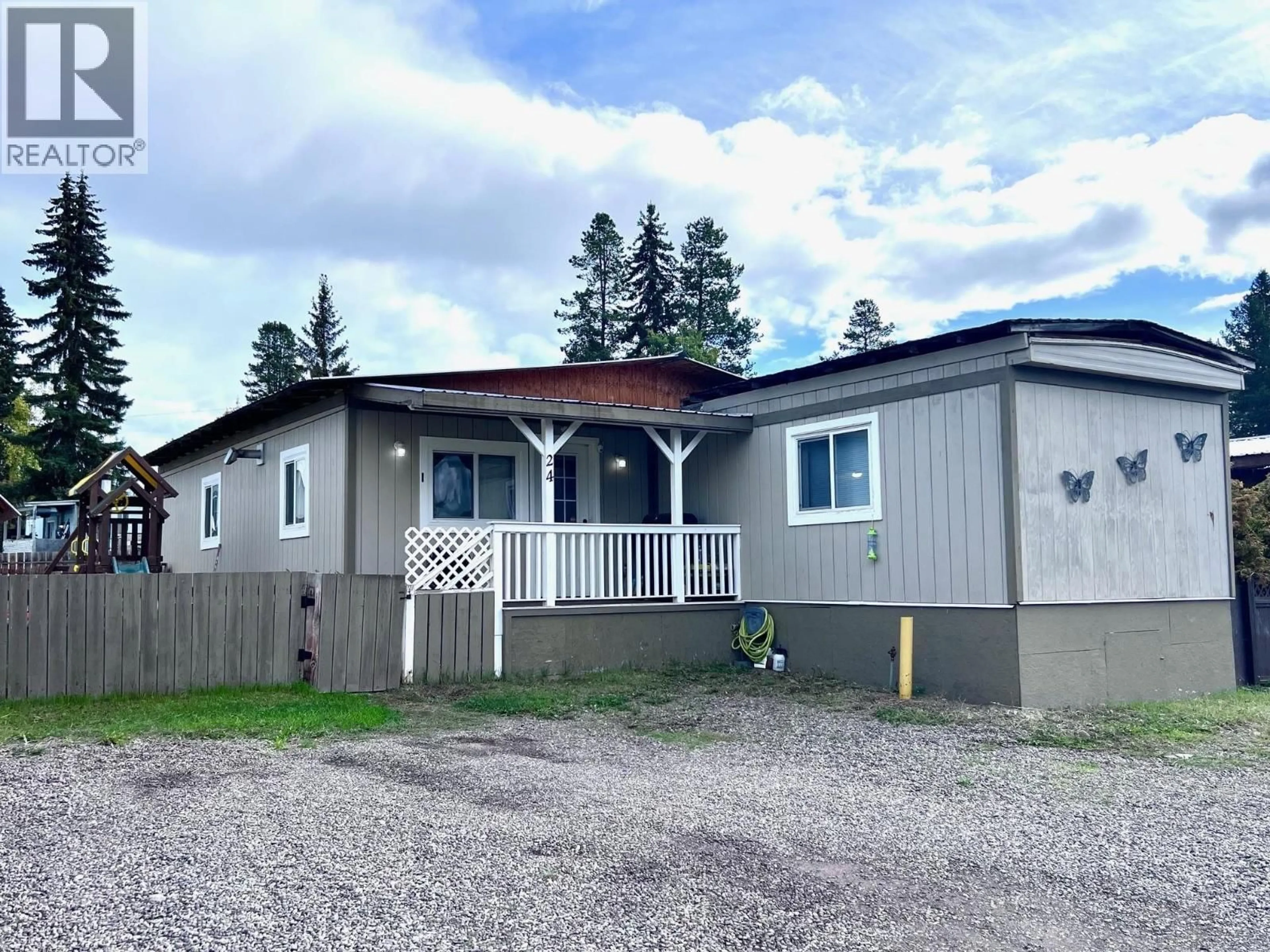 Home with vinyl exterior material, building for 24 - 95 LAIDLAW ROAD, Smithers British Columbia V0J2N6