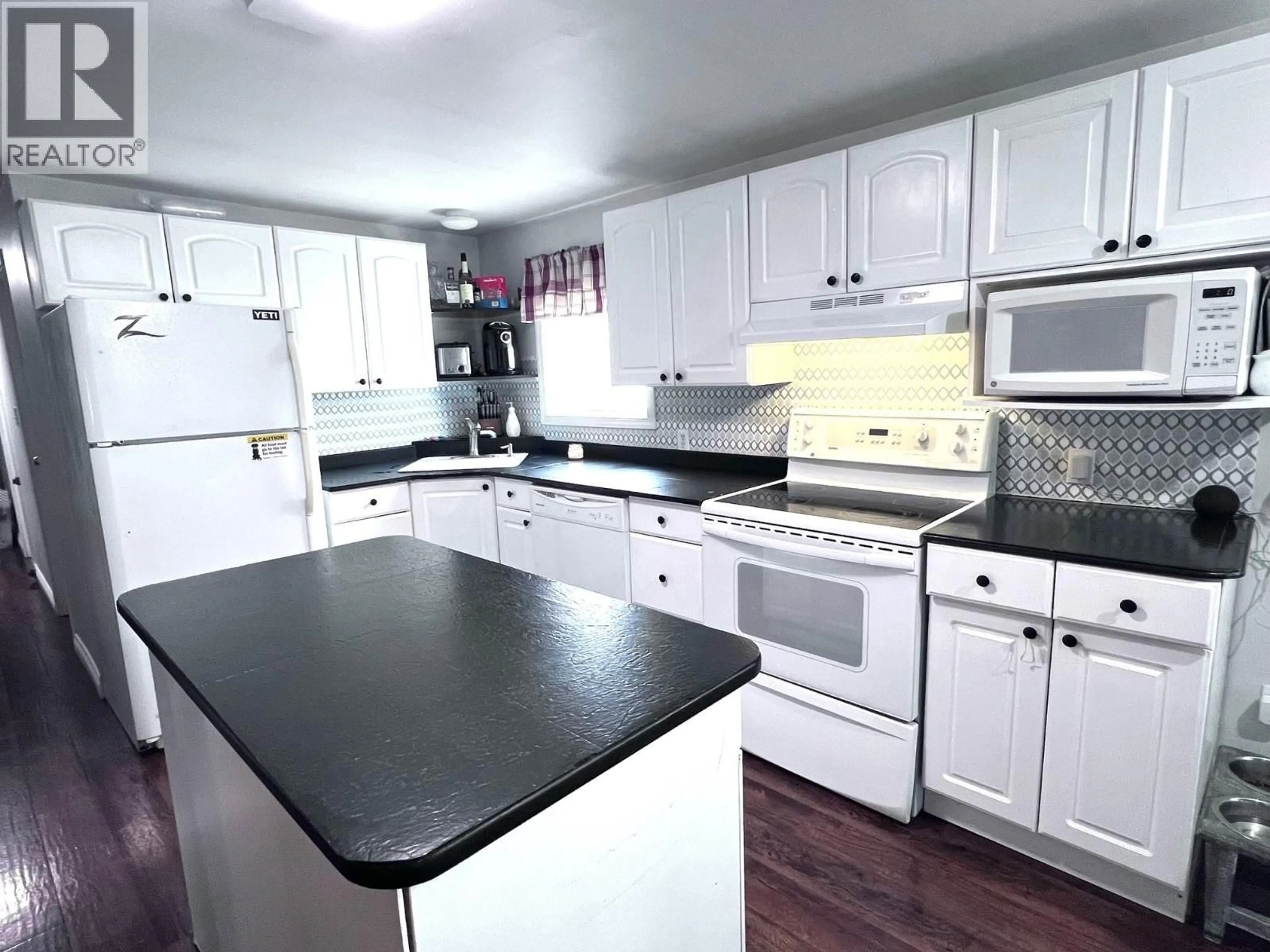 Standard kitchen, unknown for 24 - 95 LAIDLAW ROAD, Smithers British Columbia V0J2N6