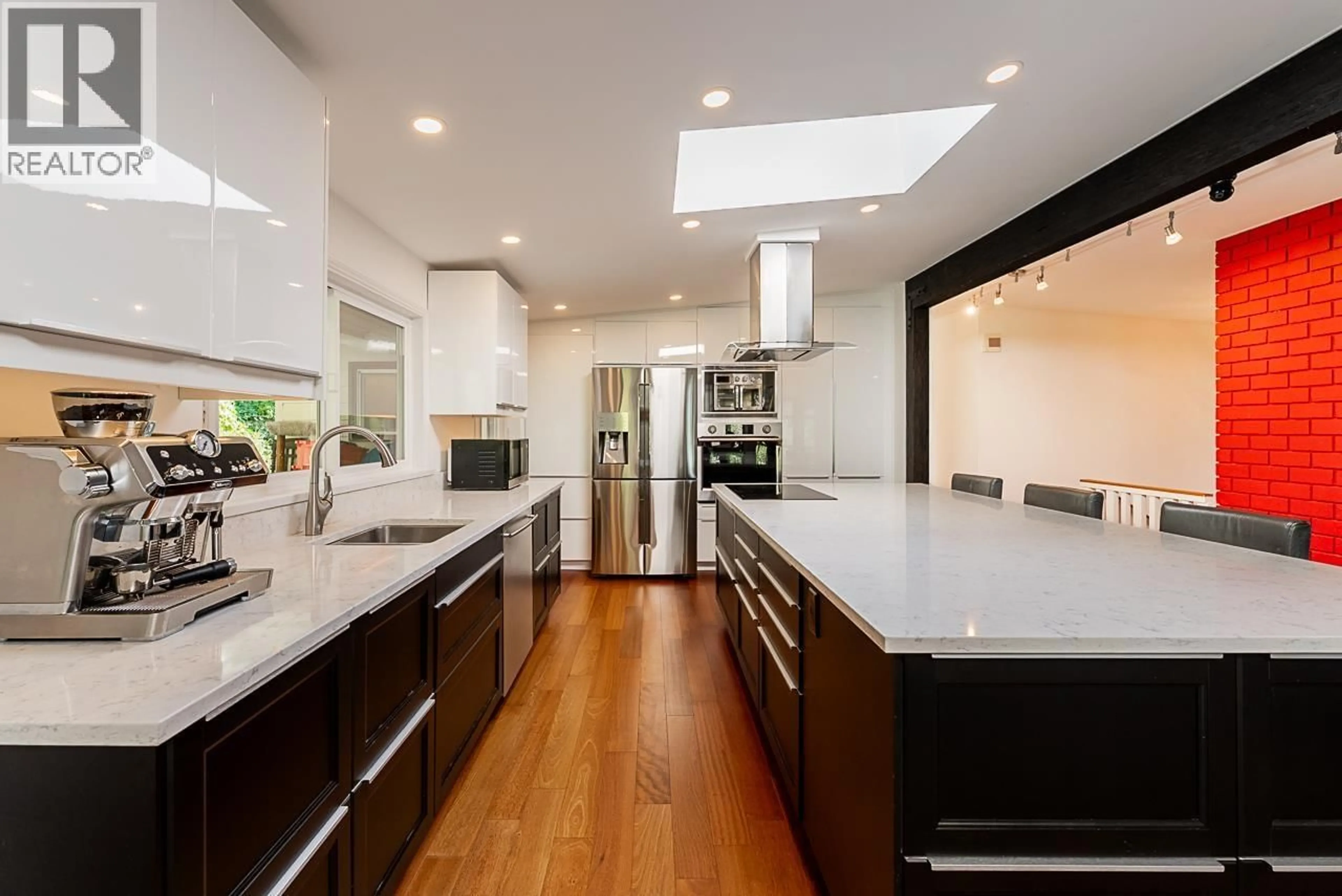 Contemporary kitchen, unknown for 5651 WESTHAVEN ROAD, West Vancouver British Columbia V7W1T5