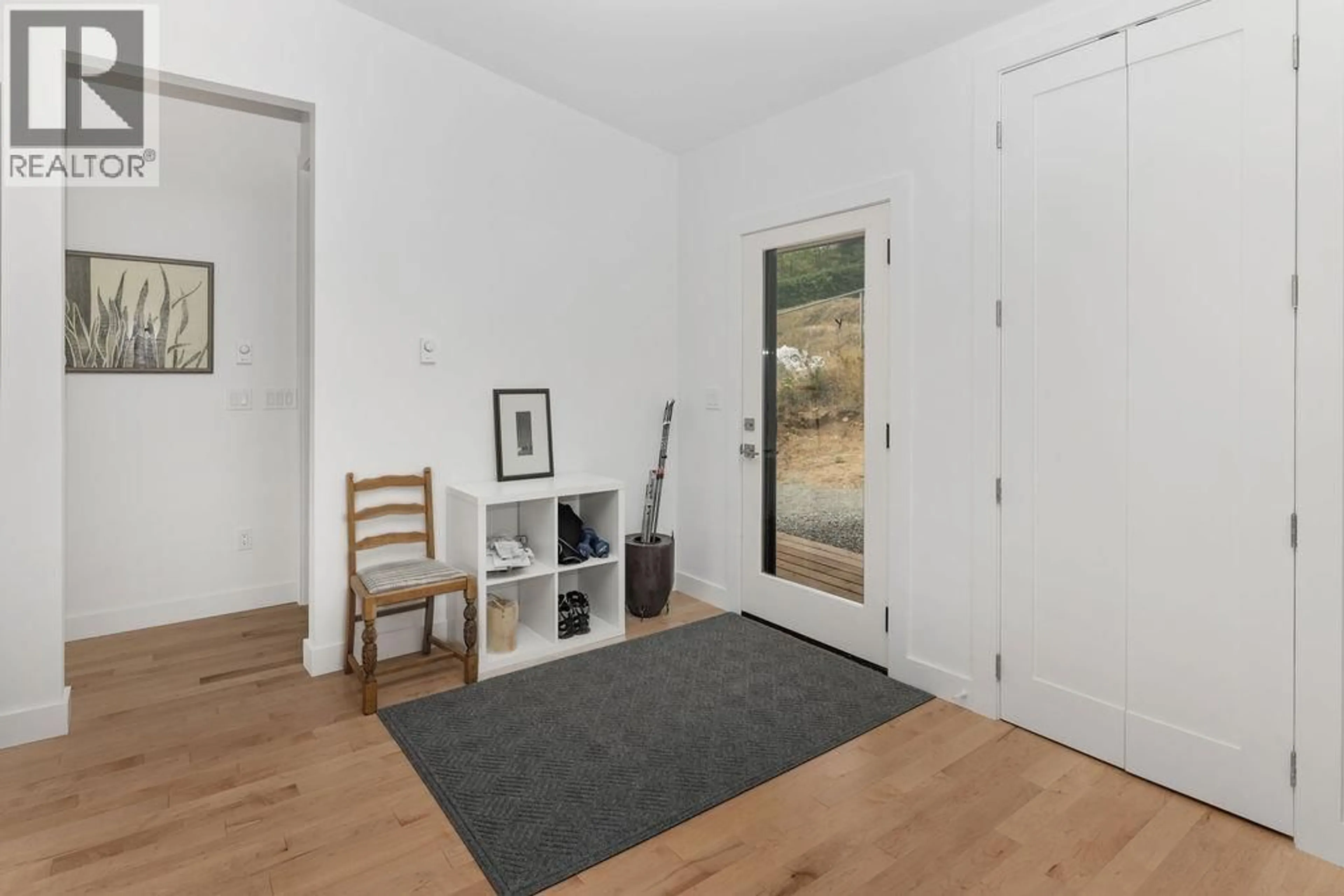 Indoor entryway for 1829 NORTH ROAD, Gibsons British Columbia V0N1V1