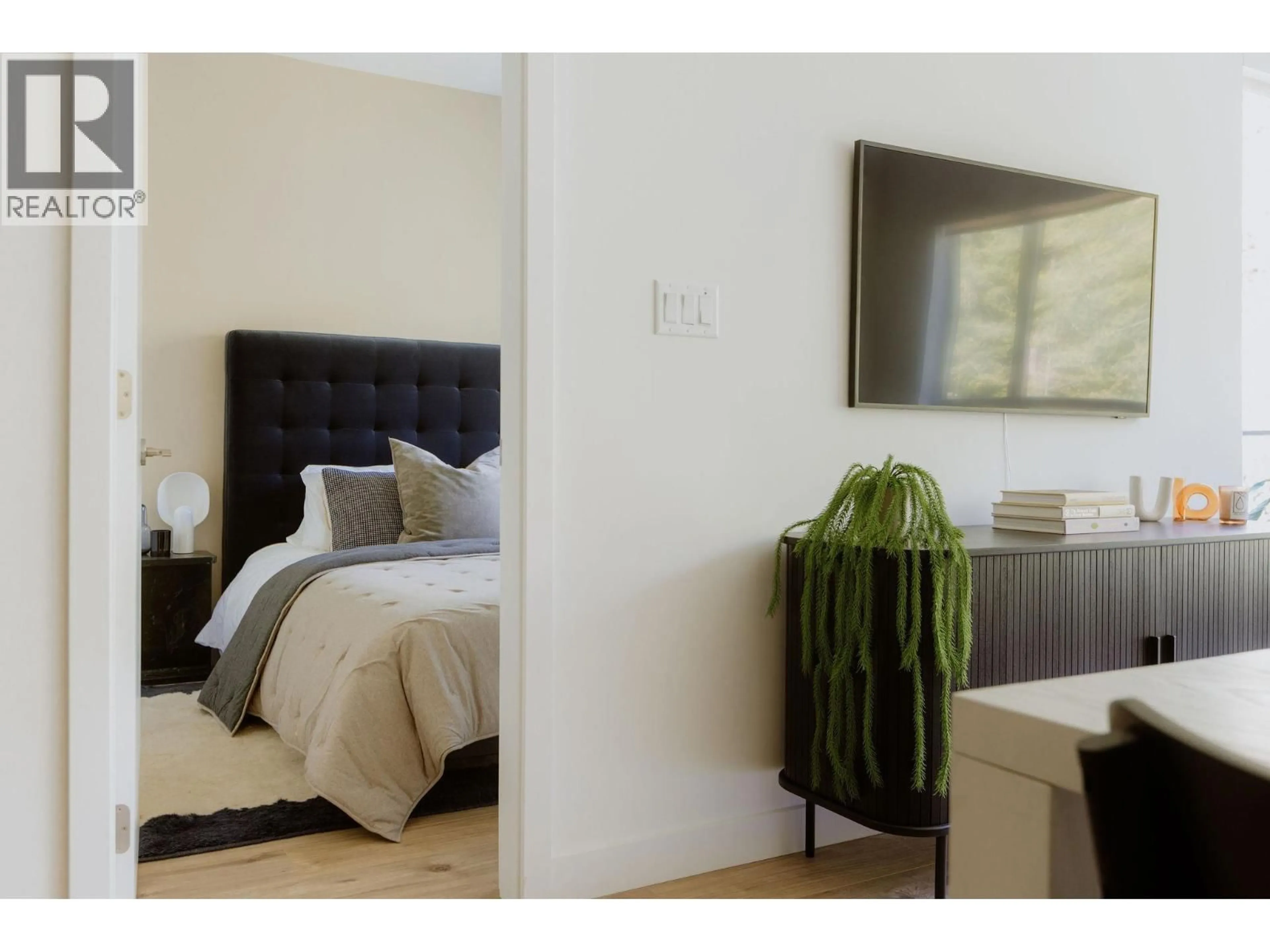 A pic of a room for 615 - 3594 MALSUM DRIVE, North Vancouver British Columbia V7G0B4