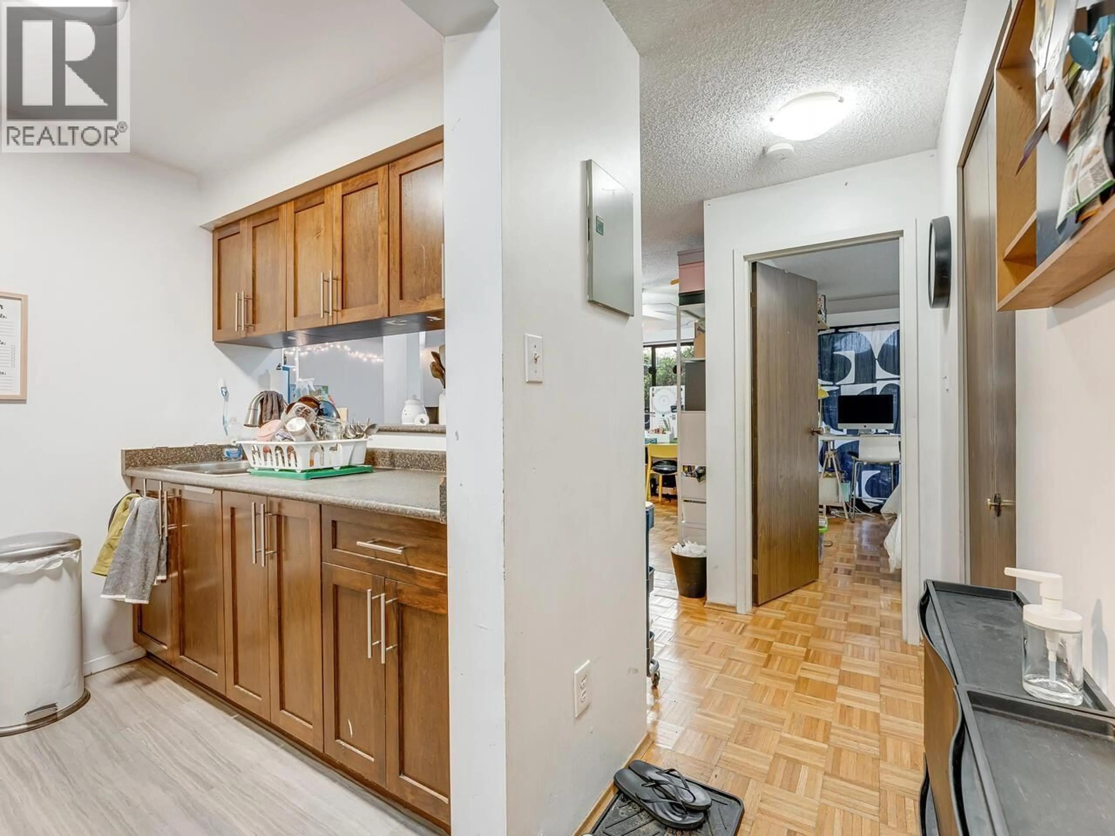 Unknown for 103 - 4941 LOUGHEED HIGHWAY, Burnaby British Columbia V5B4S6