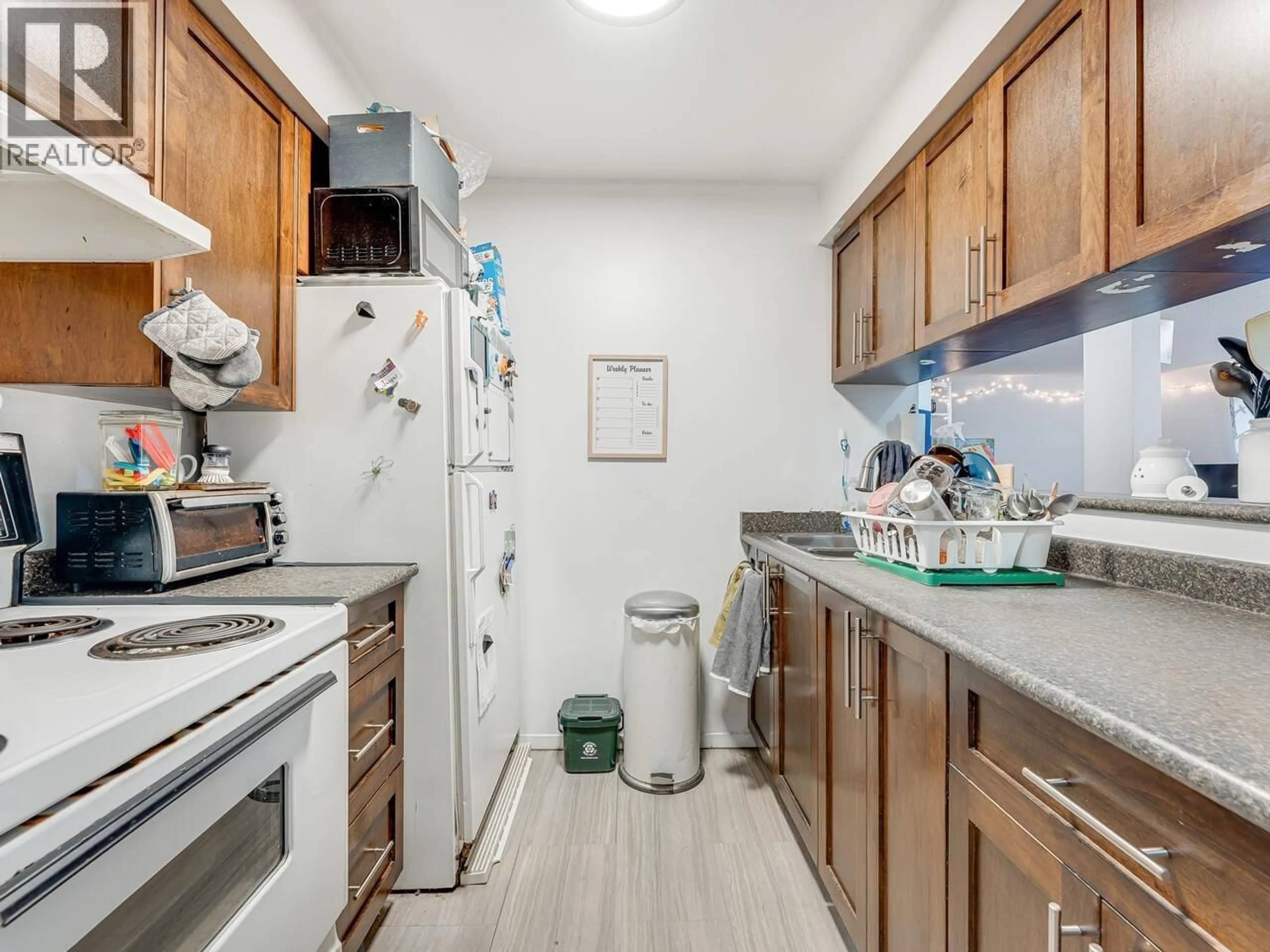 Standard kitchen, unknown for 103 - 4941 LOUGHEED HIGHWAY, Burnaby British Columbia V5B4S6