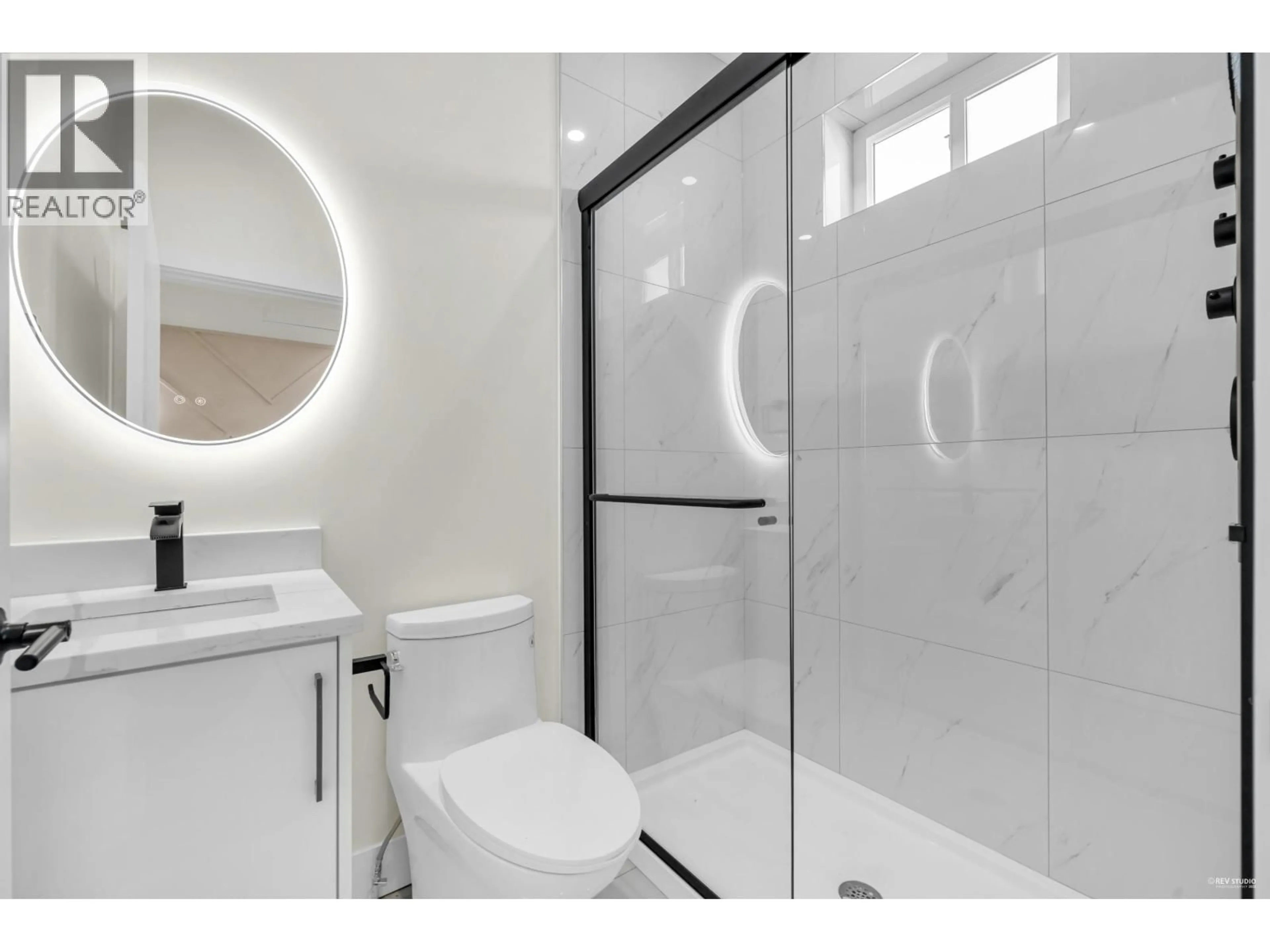 Standard bathroom, ceramic/tile floor for 1 - 2703 EAST 3RD AVENUE, Vancouver British Columbia V5M1H3