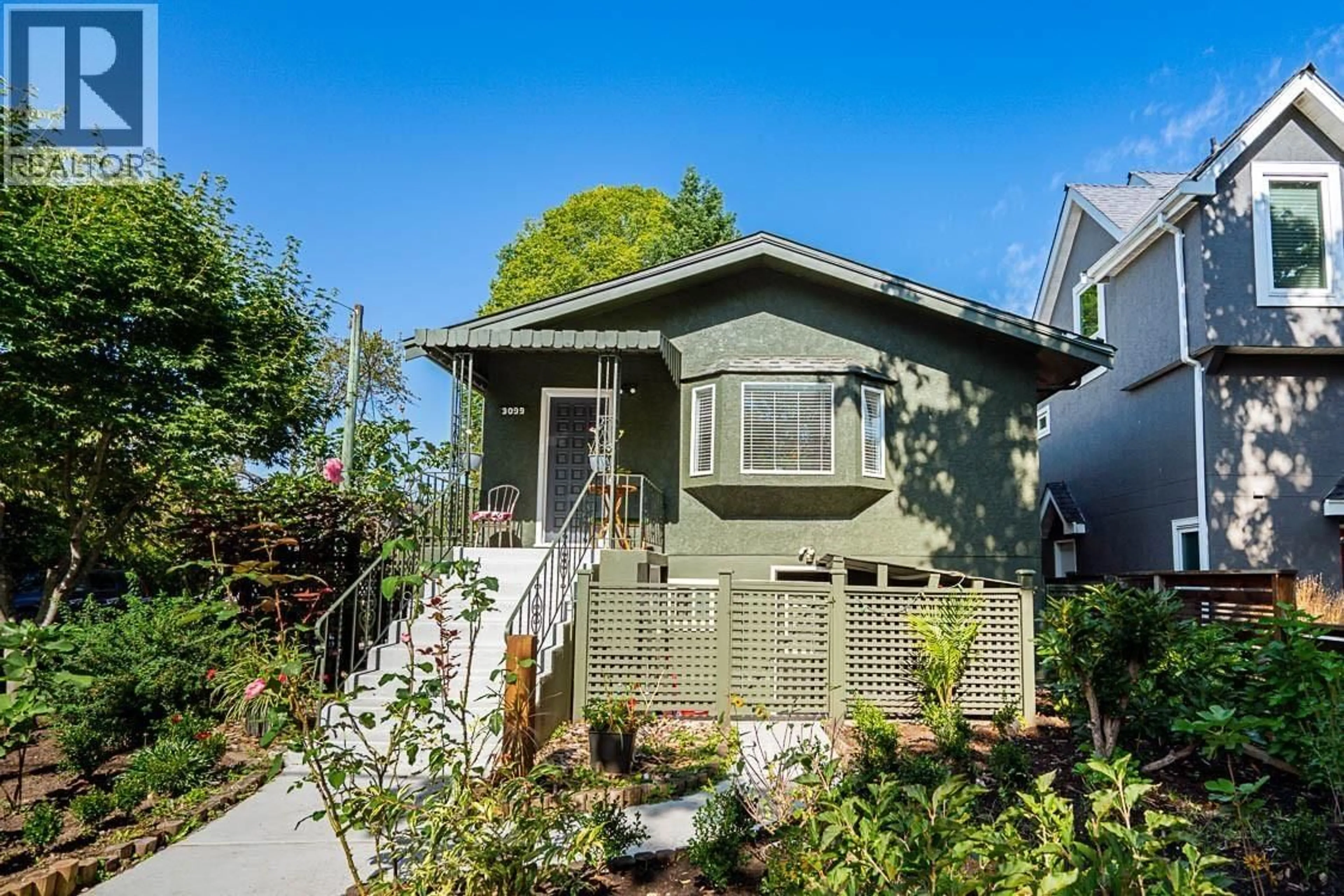 Home with vinyl exterior material, street for 3099 6TH AVENUE, Vancouver British Columbia V6K1X4