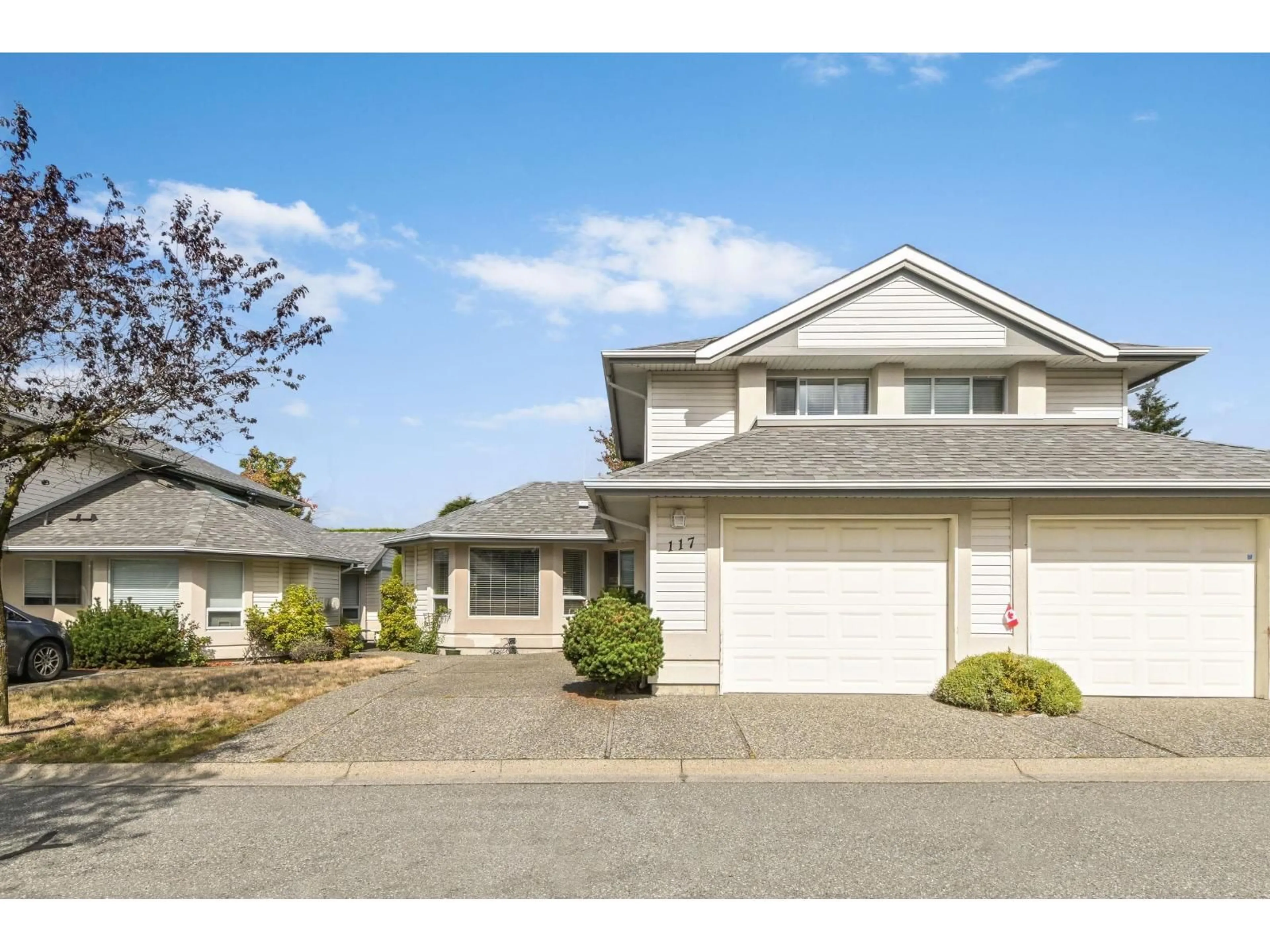 Home with vinyl exterior material, street for 117 - 31406 UPPER MACLURE, Abbotsford British Columbia V2T5L8