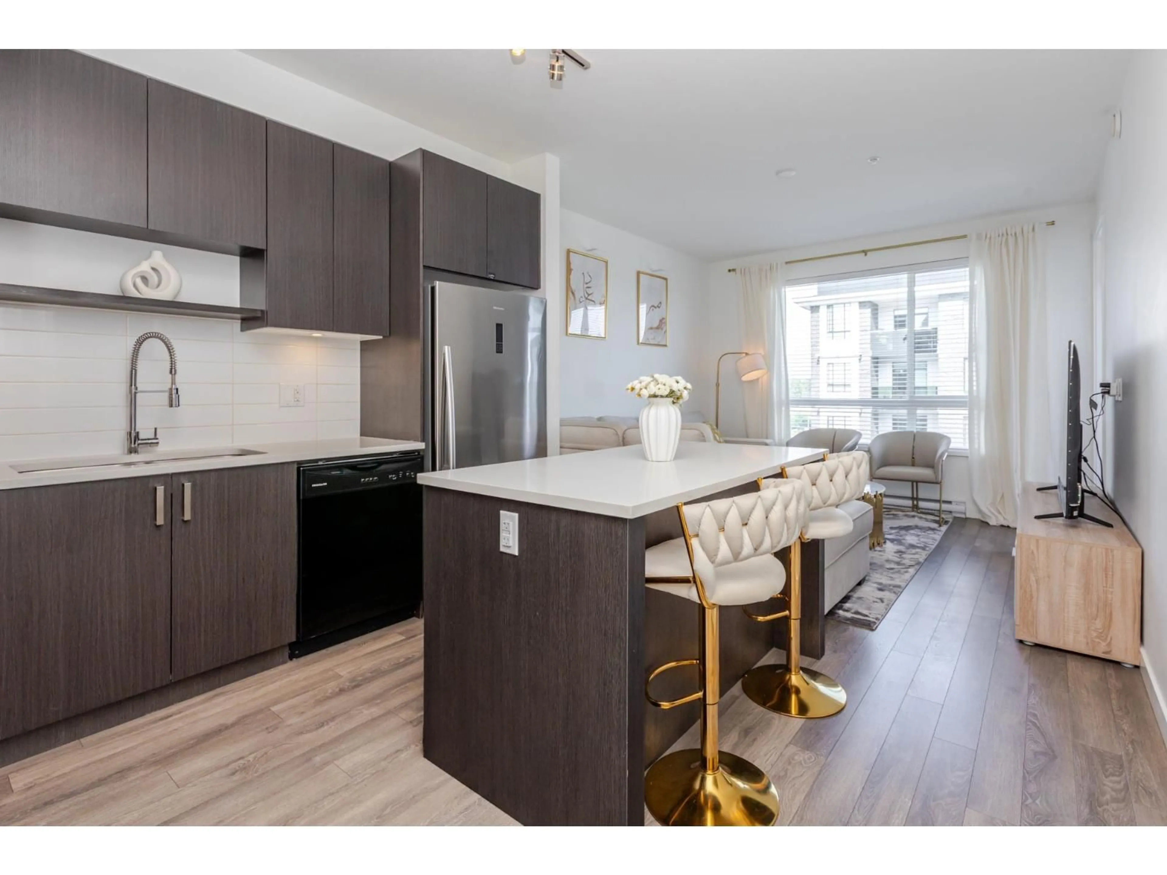 Open concept kitchen, wood/laminate floor for 302 - 13628 81A, Surrey British Columbia V3W3E2