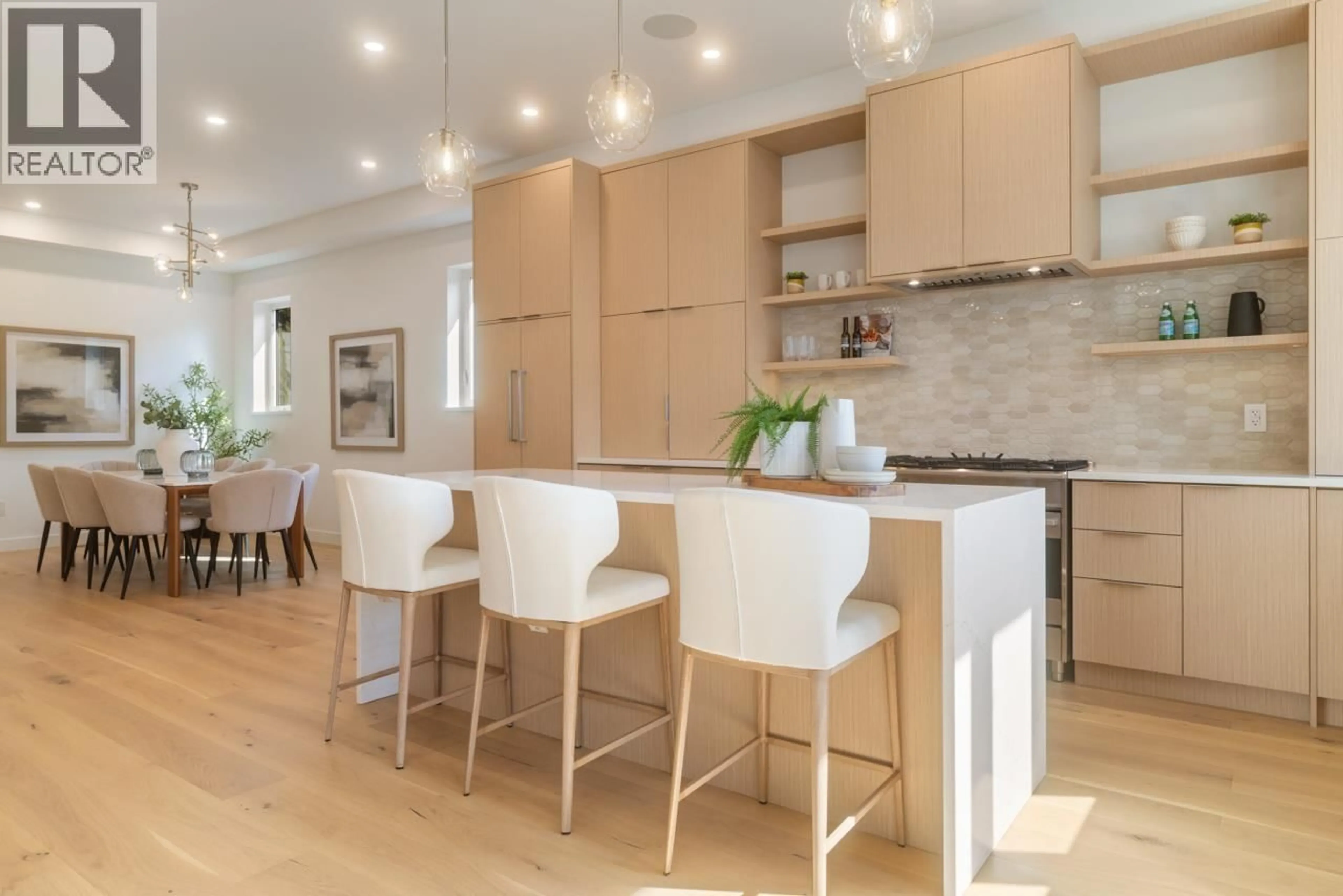 Open concept kitchen, wood/laminate floor for 619 22ND STREET, North Vancouver British Columbia V7L3E1
