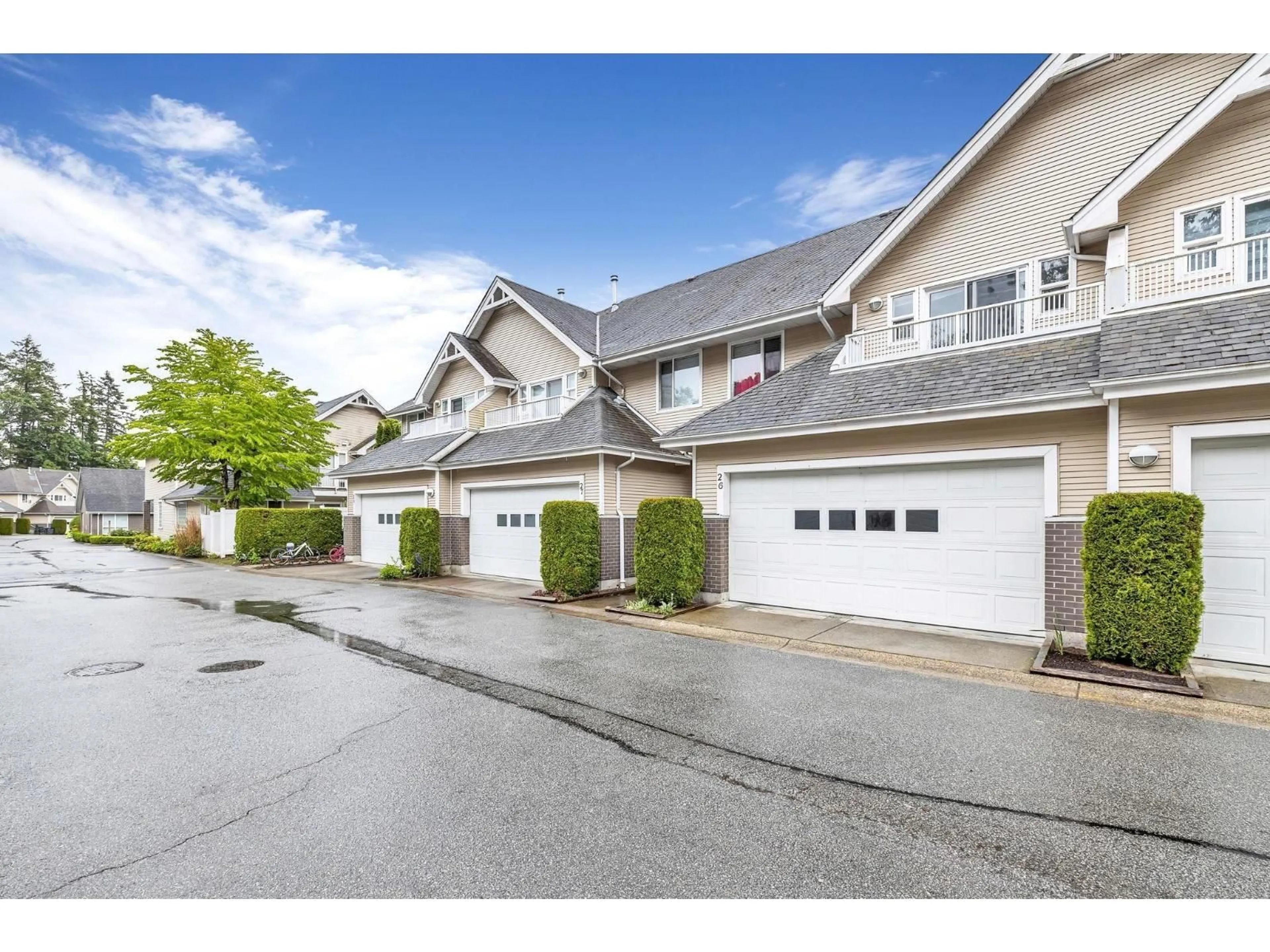 Indoor garage for 26 - 13918 58, Surrey British Columbia V3X3N8