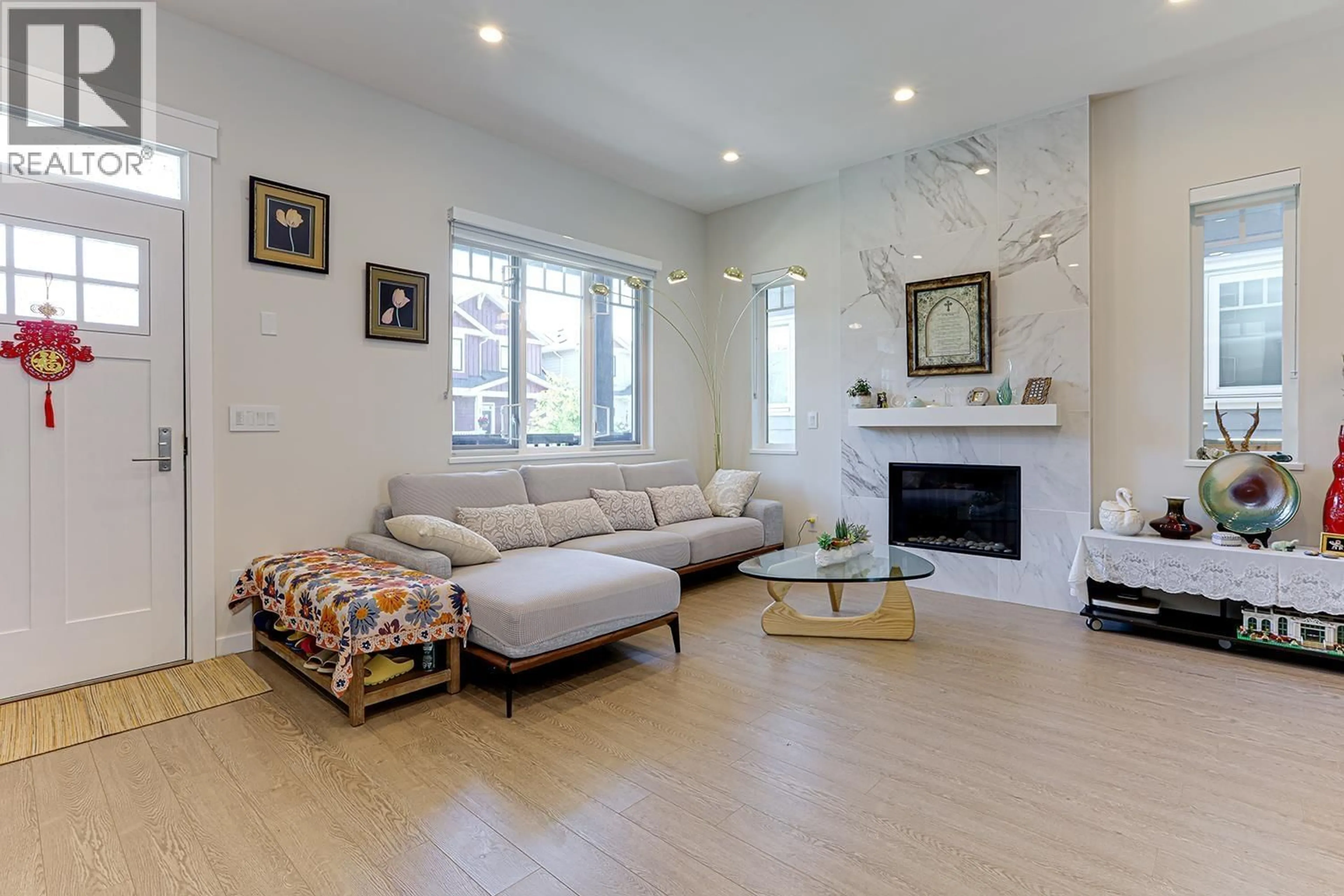 Living room with furniture, unknown for 4705 HAZELNUT WAY, Tsawwassen British Columbia V4M4G2