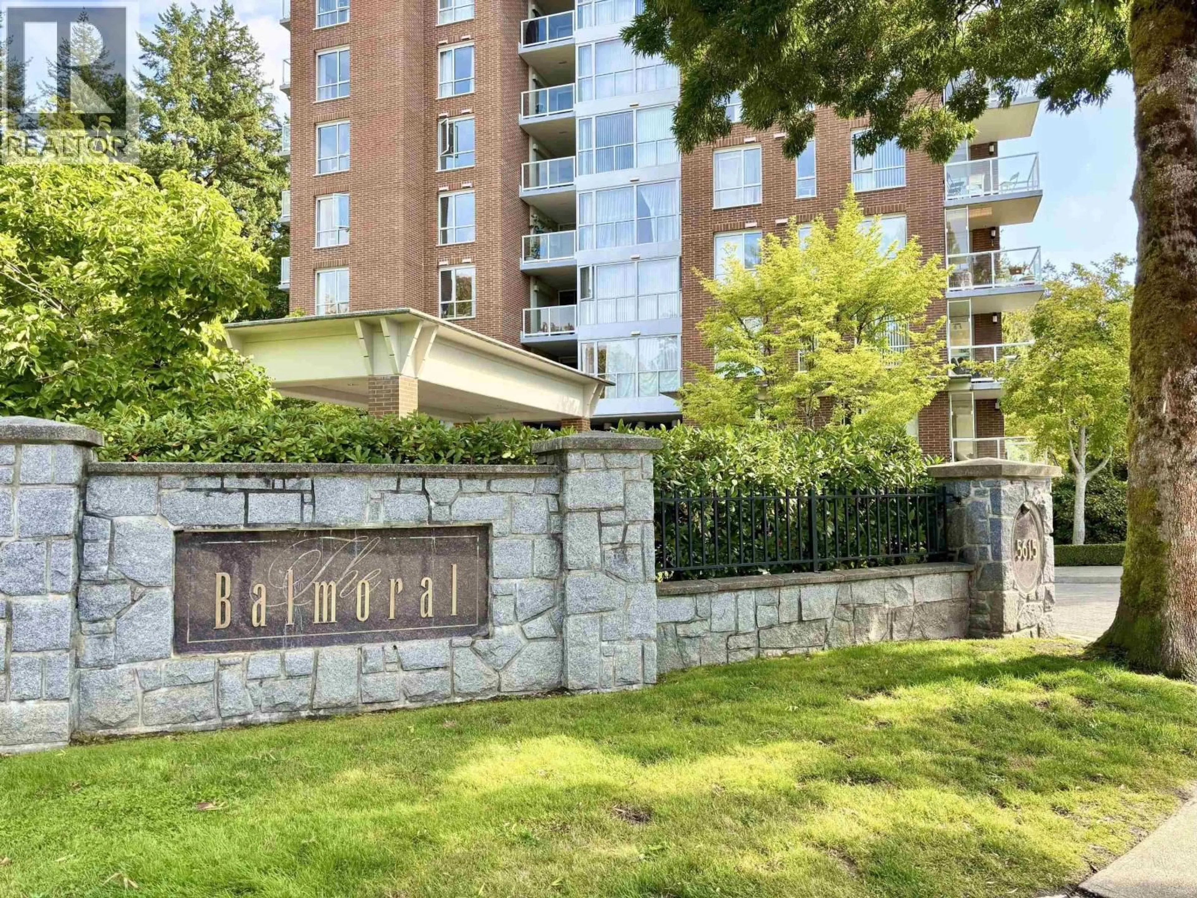Indoor foyer for 705 - 5615 HAMPTON PLACE, Vancouver British Columbia V6T2H1