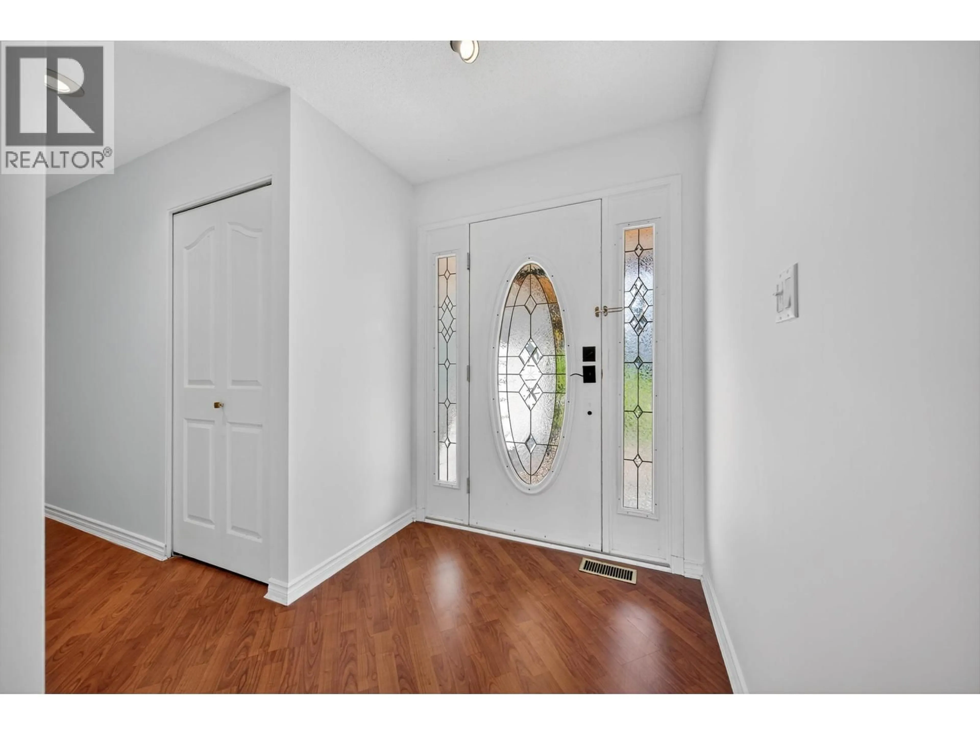 Indoor entryway for 19339 121 AVENUE, Pitt Meadows British Columbia V3Y1H9